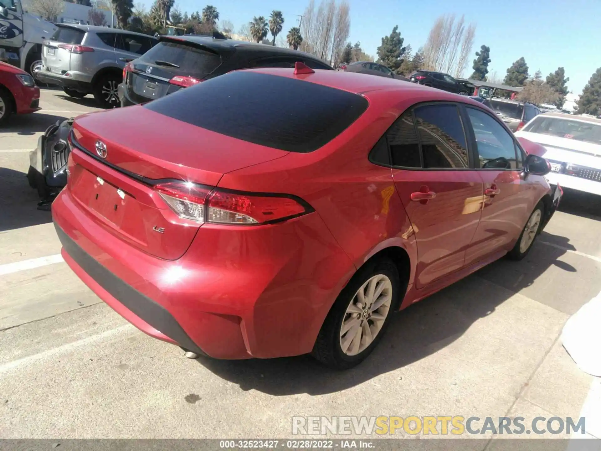 4 Photograph of a damaged car 5YFVPRAE5LP136103 TOYOTA COROLLA 2020