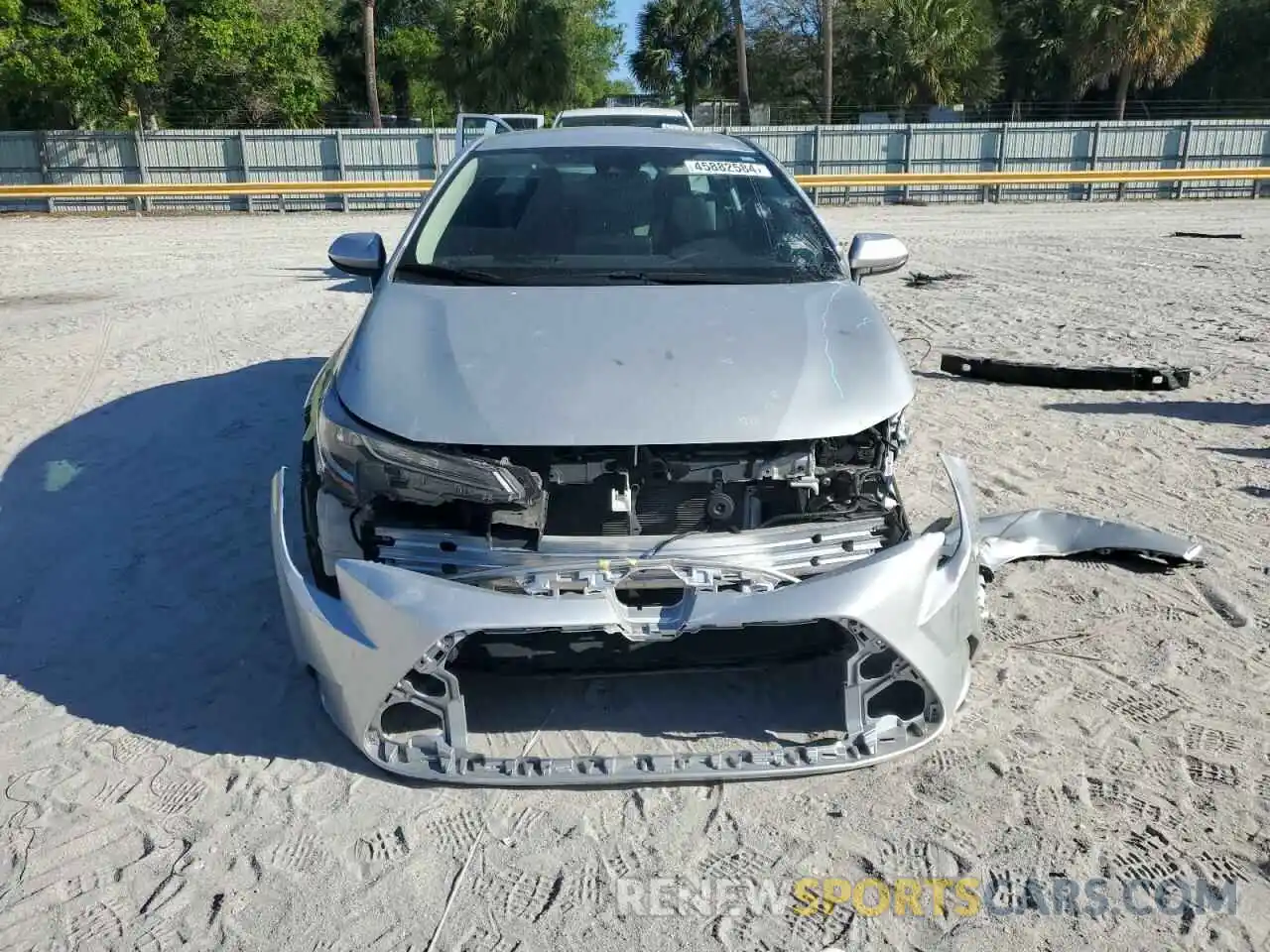 5 Photograph of a damaged car 5YFVPRAE7LP104303 TOYOTA COROLLA 2020