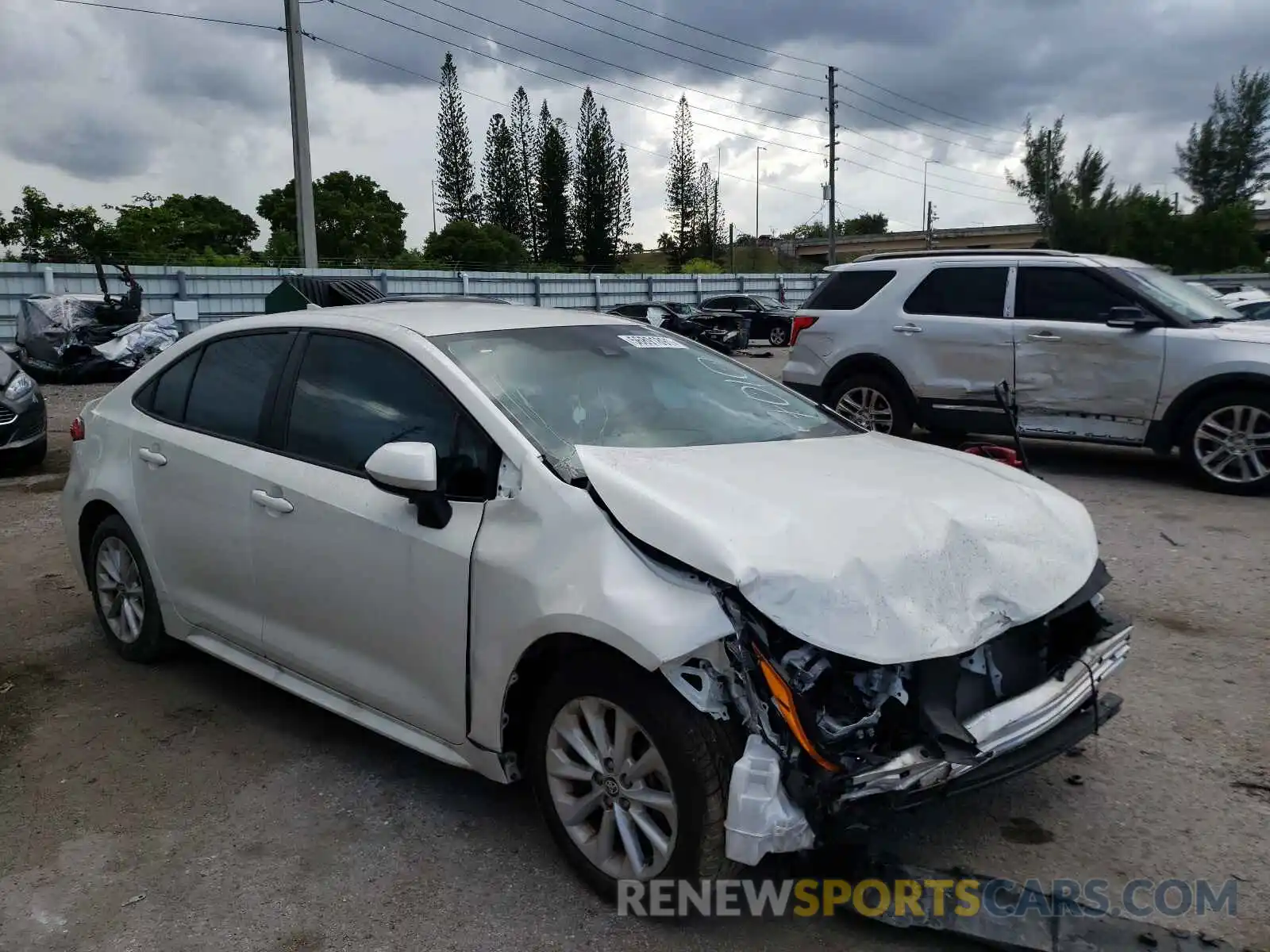 1 Photograph of a damaged car 5YFVPRAE7LP107010 TOYOTA COROLLA 2020