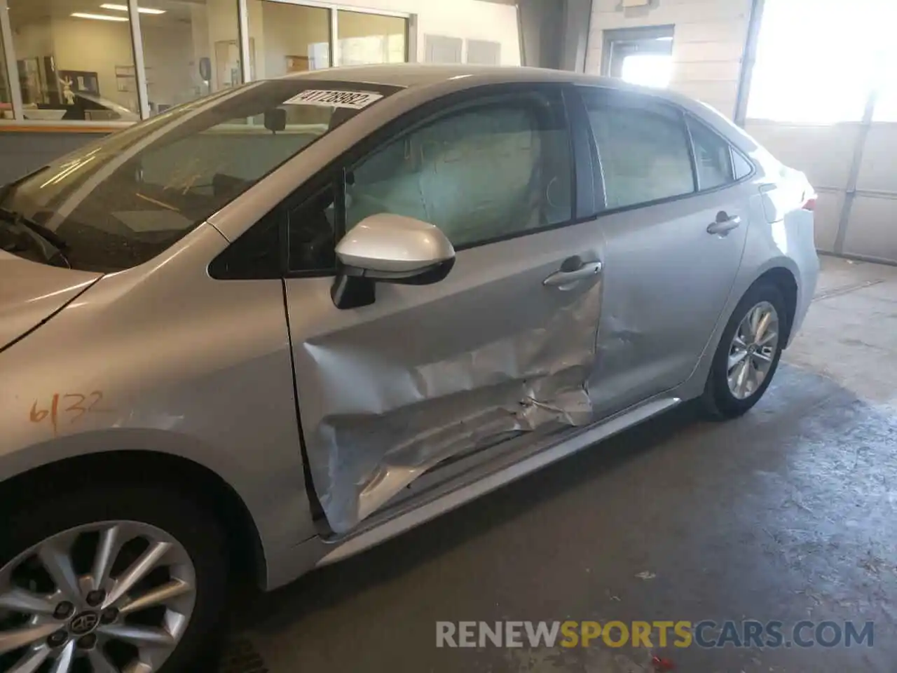 9 Photograph of a damaged car 5YFVPRAE7LP124373 TOYOTA COROLLA 2020