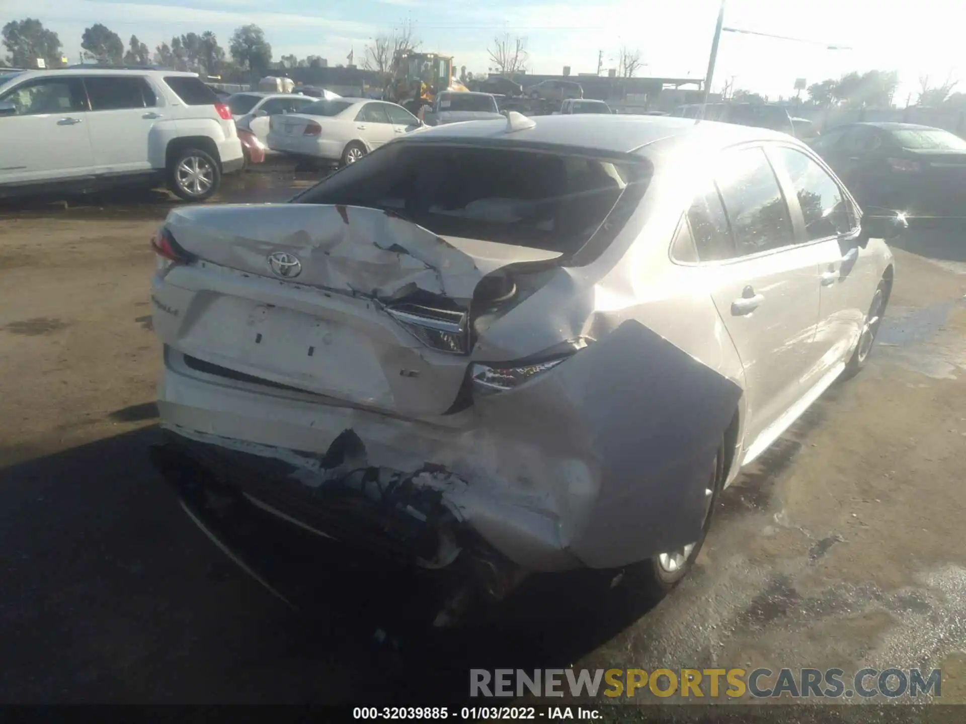 4 Photograph of a damaged car 5YFVPRAE7LP137124 TOYOTA COROLLA 2020