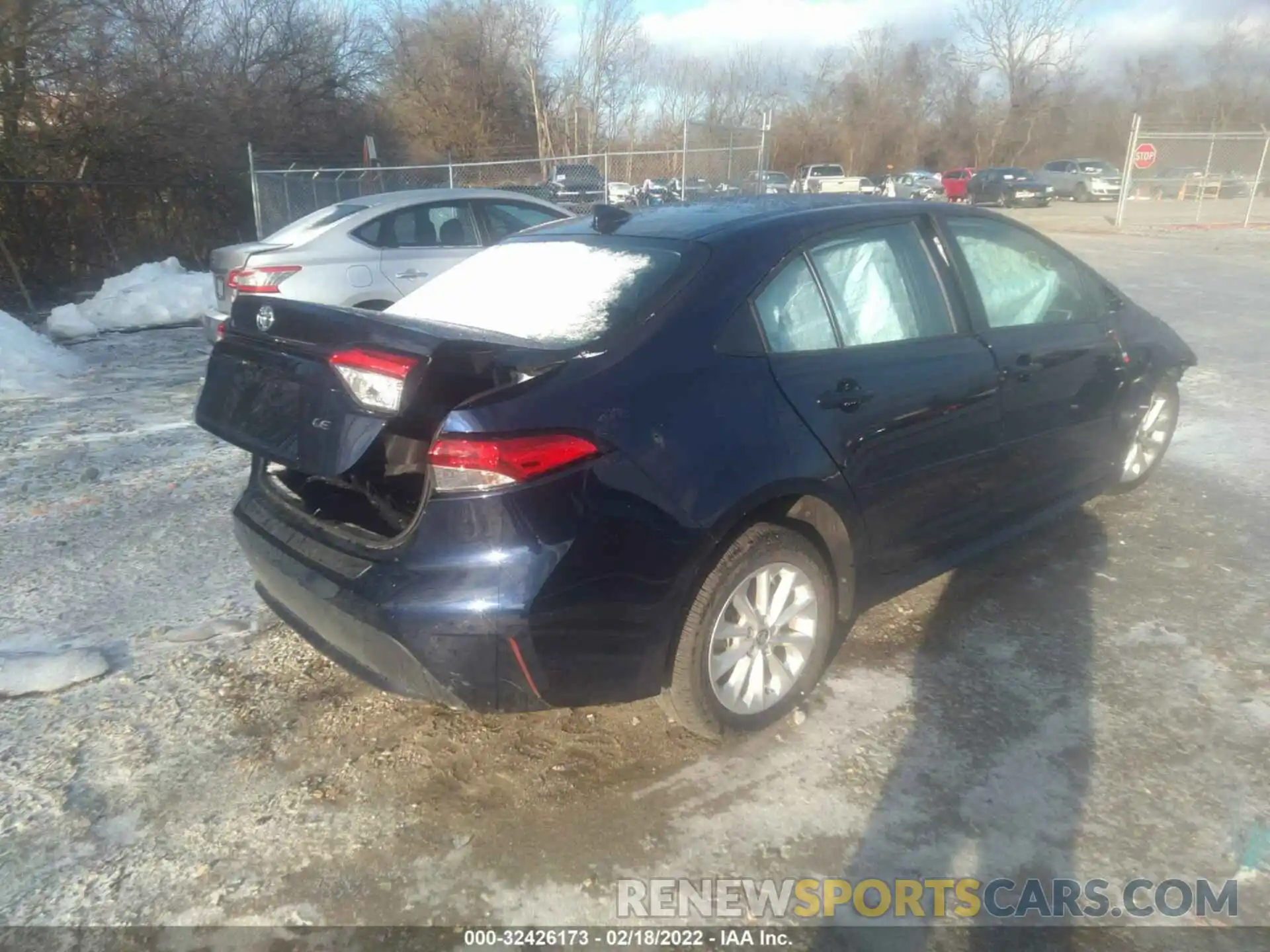 4 Photograph of a damaged car 5YFVPRAEXLP104313 TOYOTA COROLLA 2020