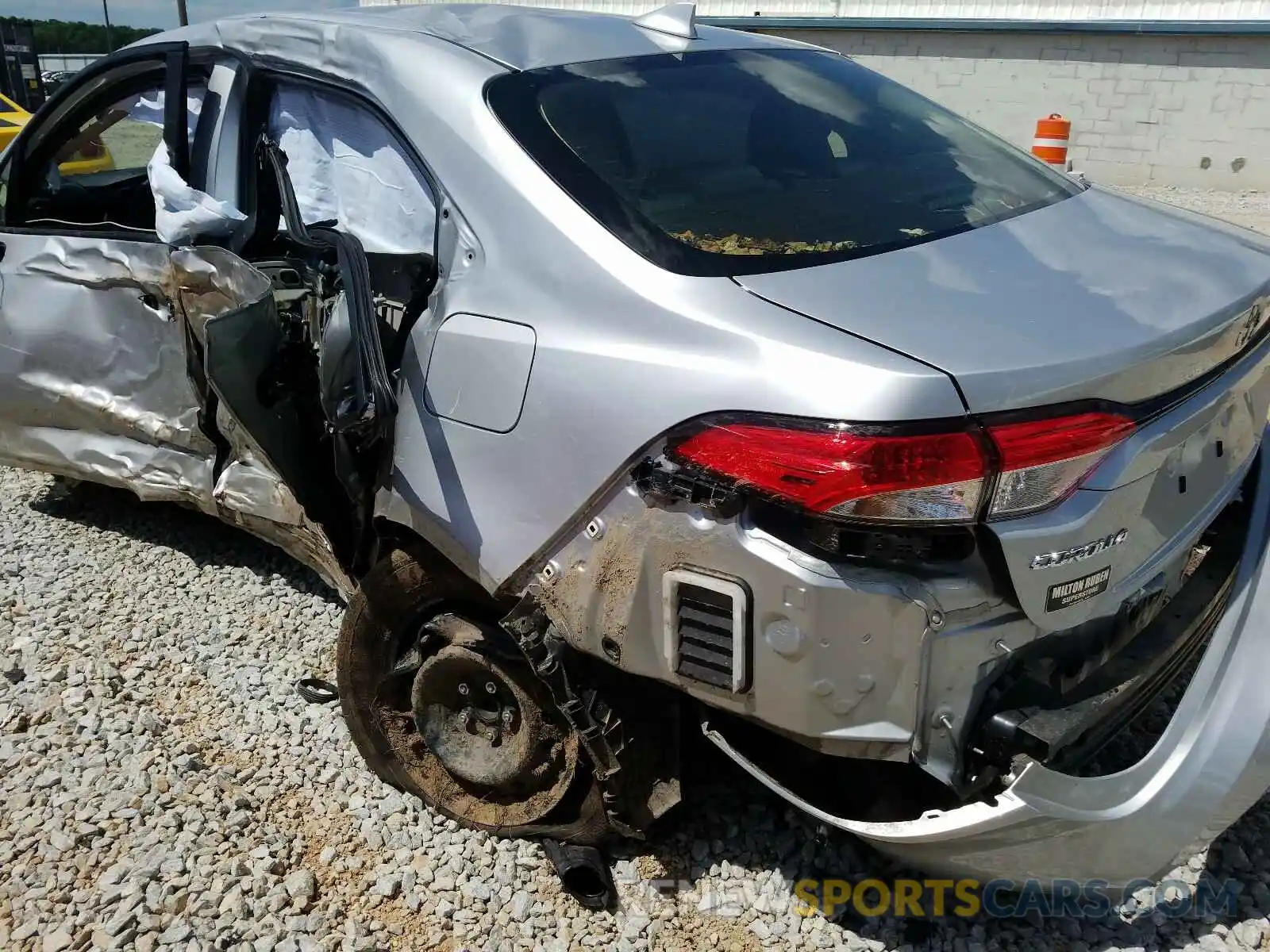 10 Photograph of a damaged car JTDDPRAE5LJ058471 TOYOTA COROLLA 2020