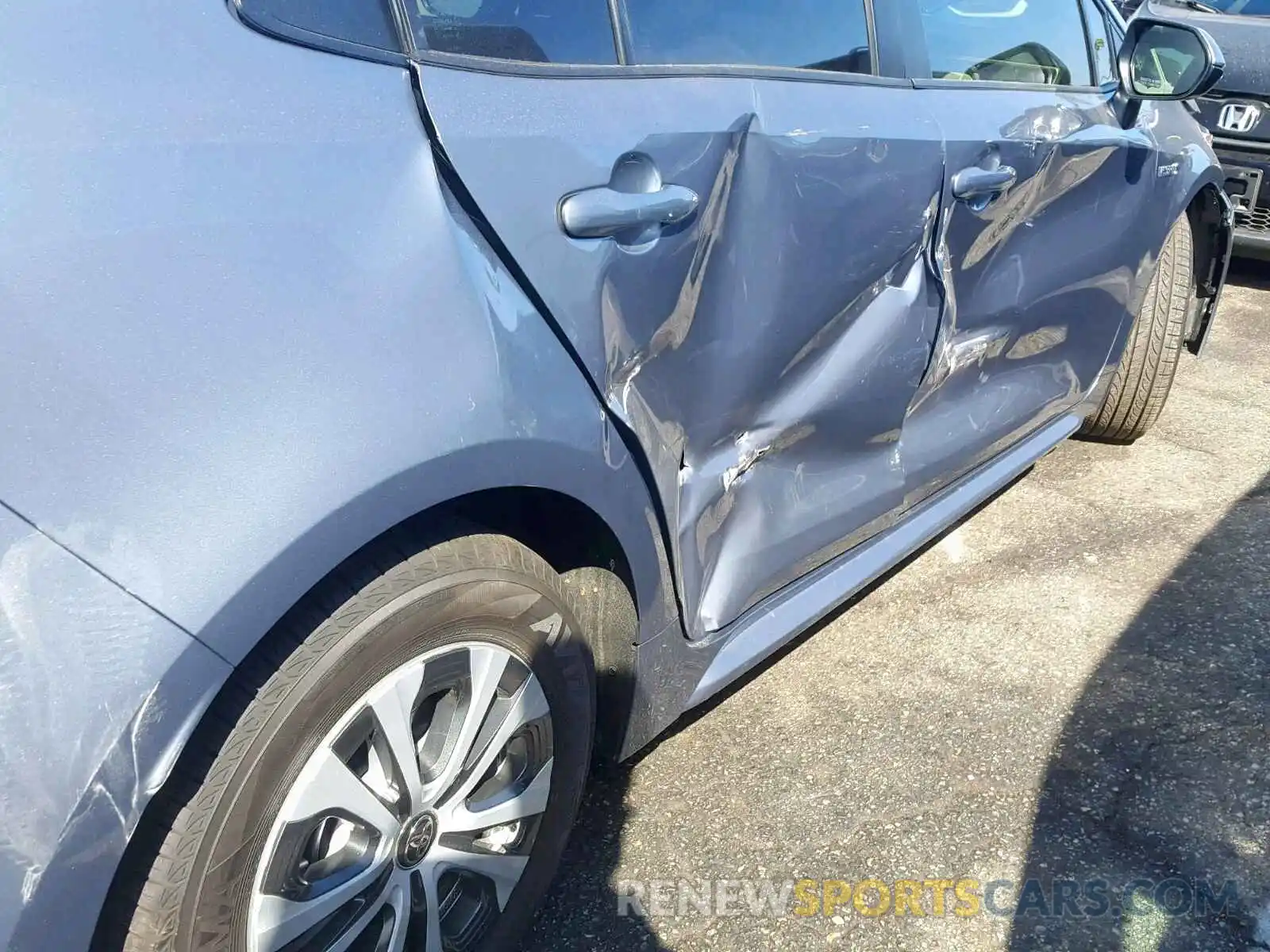 9 Photograph of a damaged car JTDEBRBE0LJ011186 TOYOTA COROLLA 2020