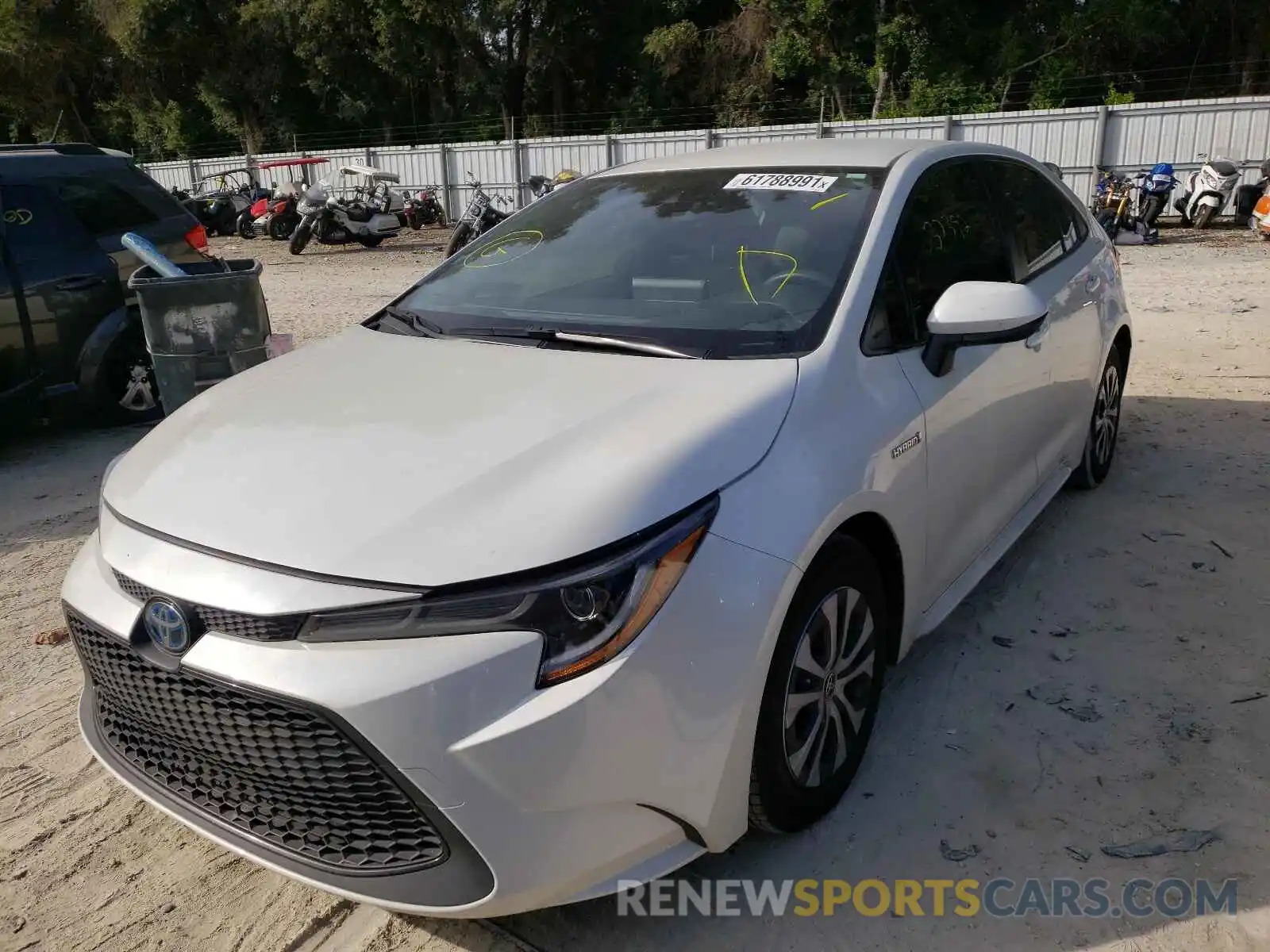 2 Photograph of a damaged car JTDEBRBE0LJ015769 TOYOTA COROLLA 2020