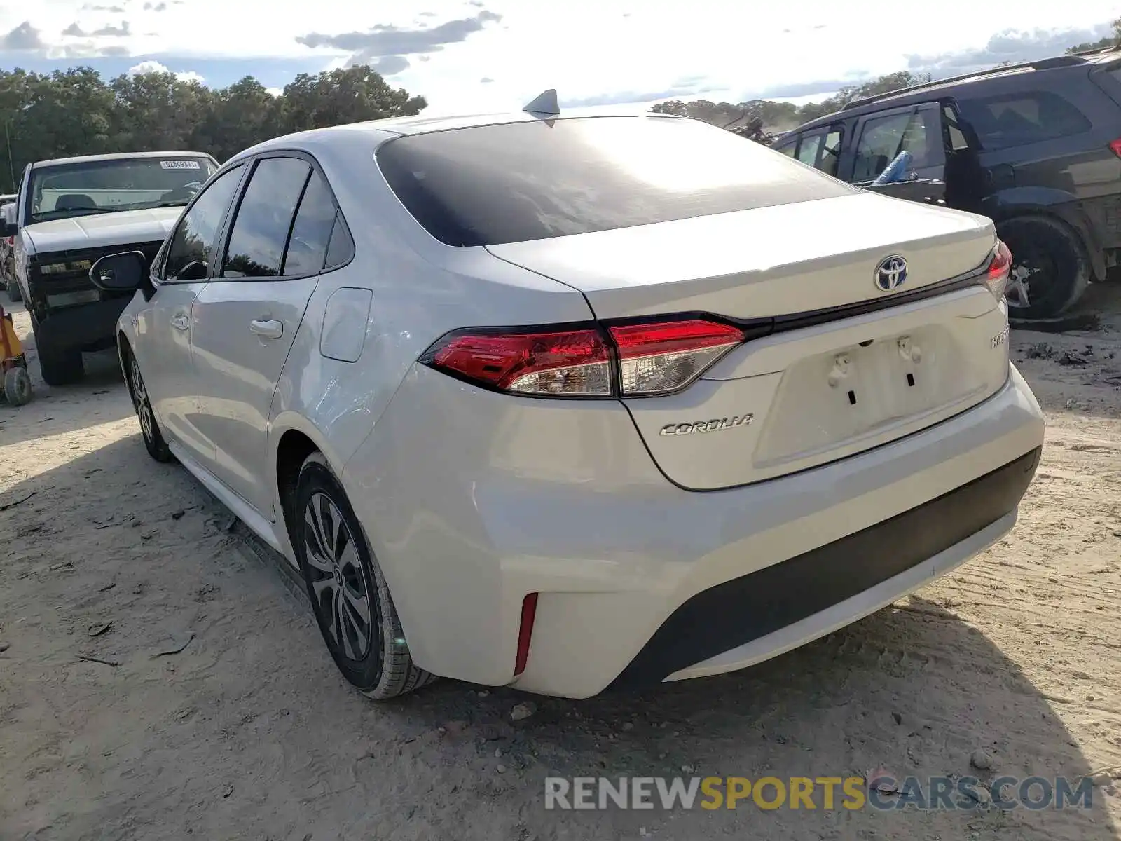 3 Photograph of a damaged car JTDEBRBE0LJ015769 TOYOTA COROLLA 2020