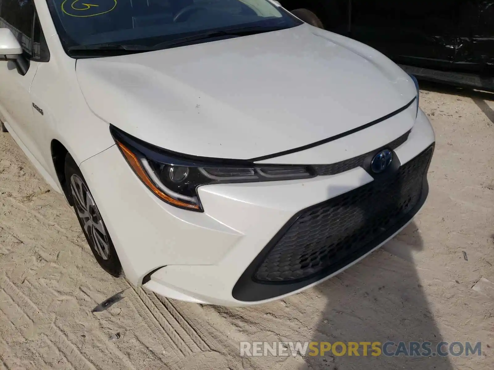 9 Photograph of a damaged car JTDEBRBE0LJ015769 TOYOTA COROLLA 2020