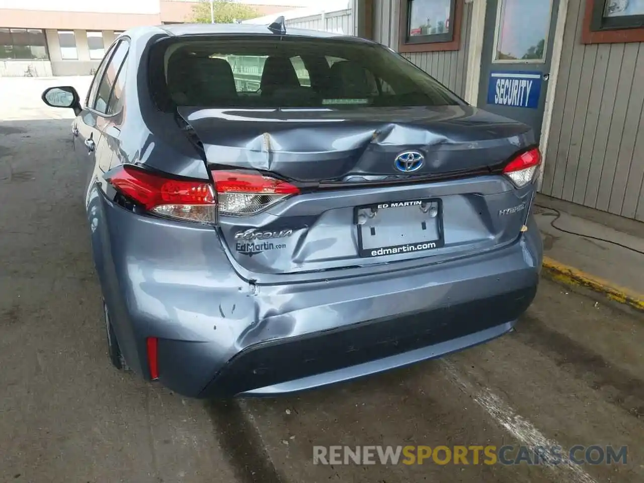 9 Photograph of a damaged car JTDEBRBE0LJ016212 TOYOTA COROLLA 2020