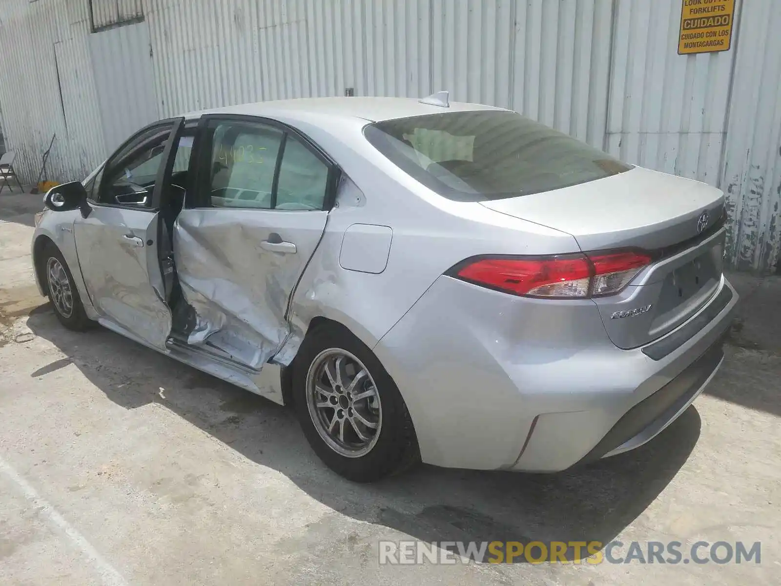 3 Photograph of a damaged car JTDEBRBE0LJ016873 TOYOTA COROLLA 2020