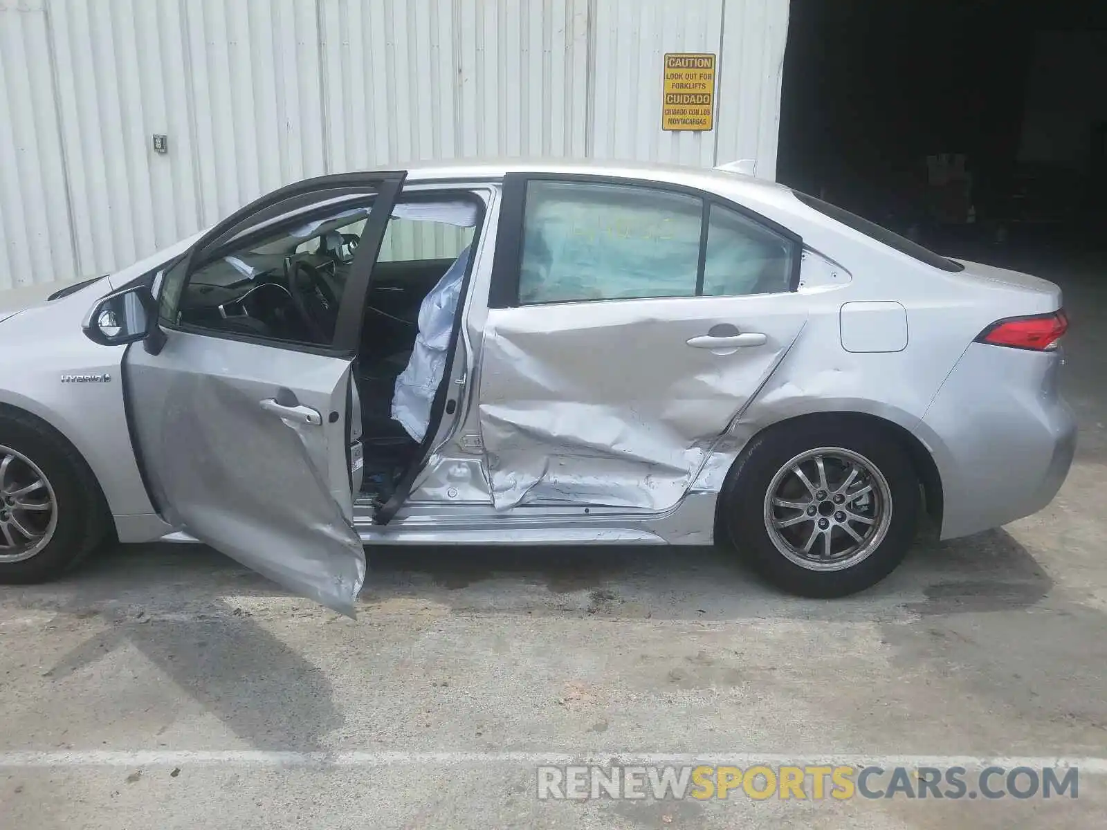 9 Photograph of a damaged car JTDEBRBE0LJ016873 TOYOTA COROLLA 2020