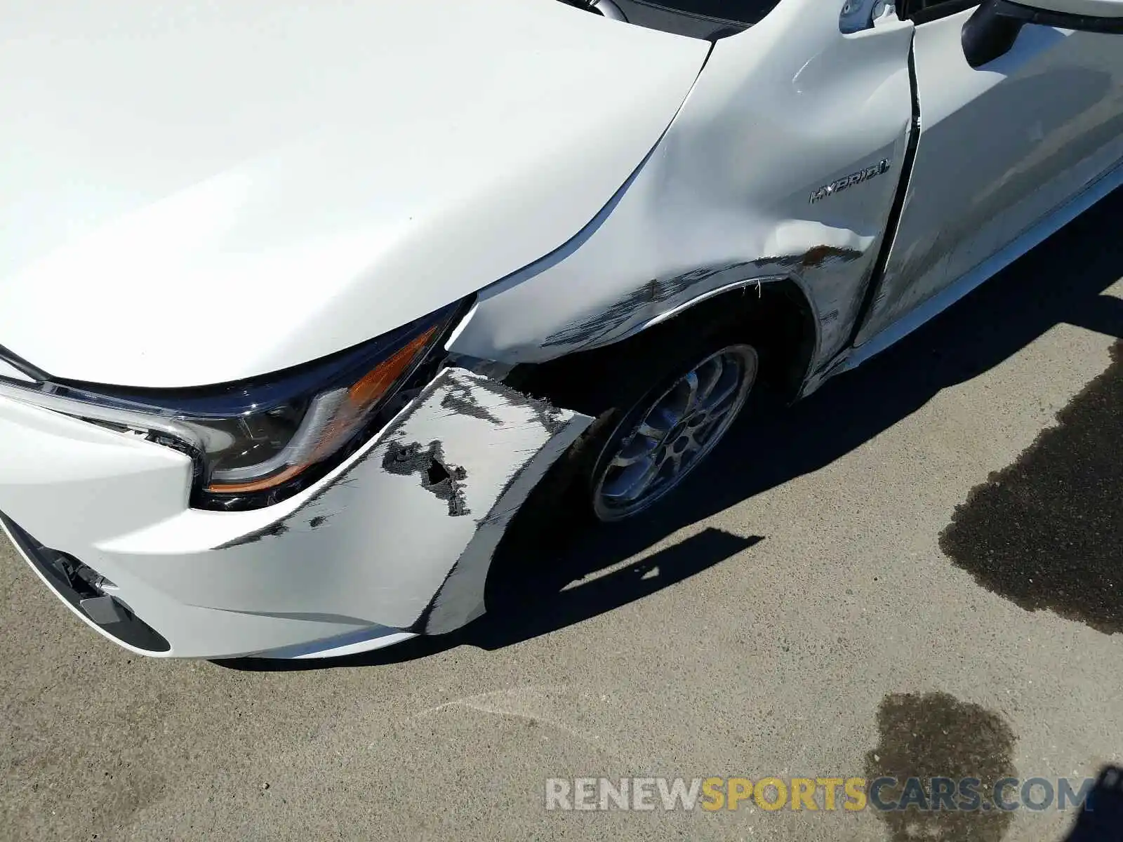 9 Photograph of a damaged car JTDEBRBE0LJ018395 TOYOTA COROLLA 2020