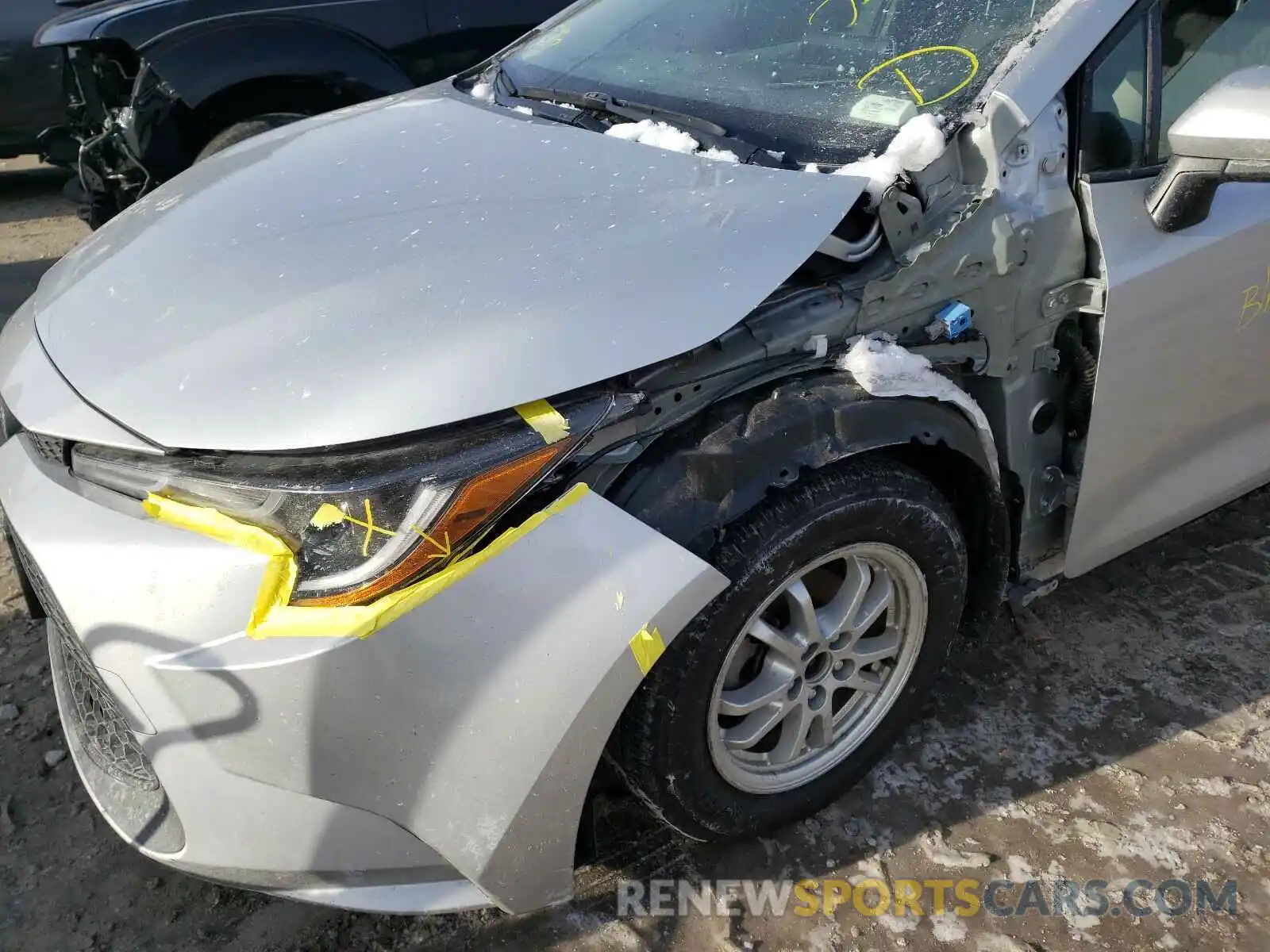 9 Photograph of a damaged car JTDEBRBE1LJ001136 TOYOTA COROLLA 2020