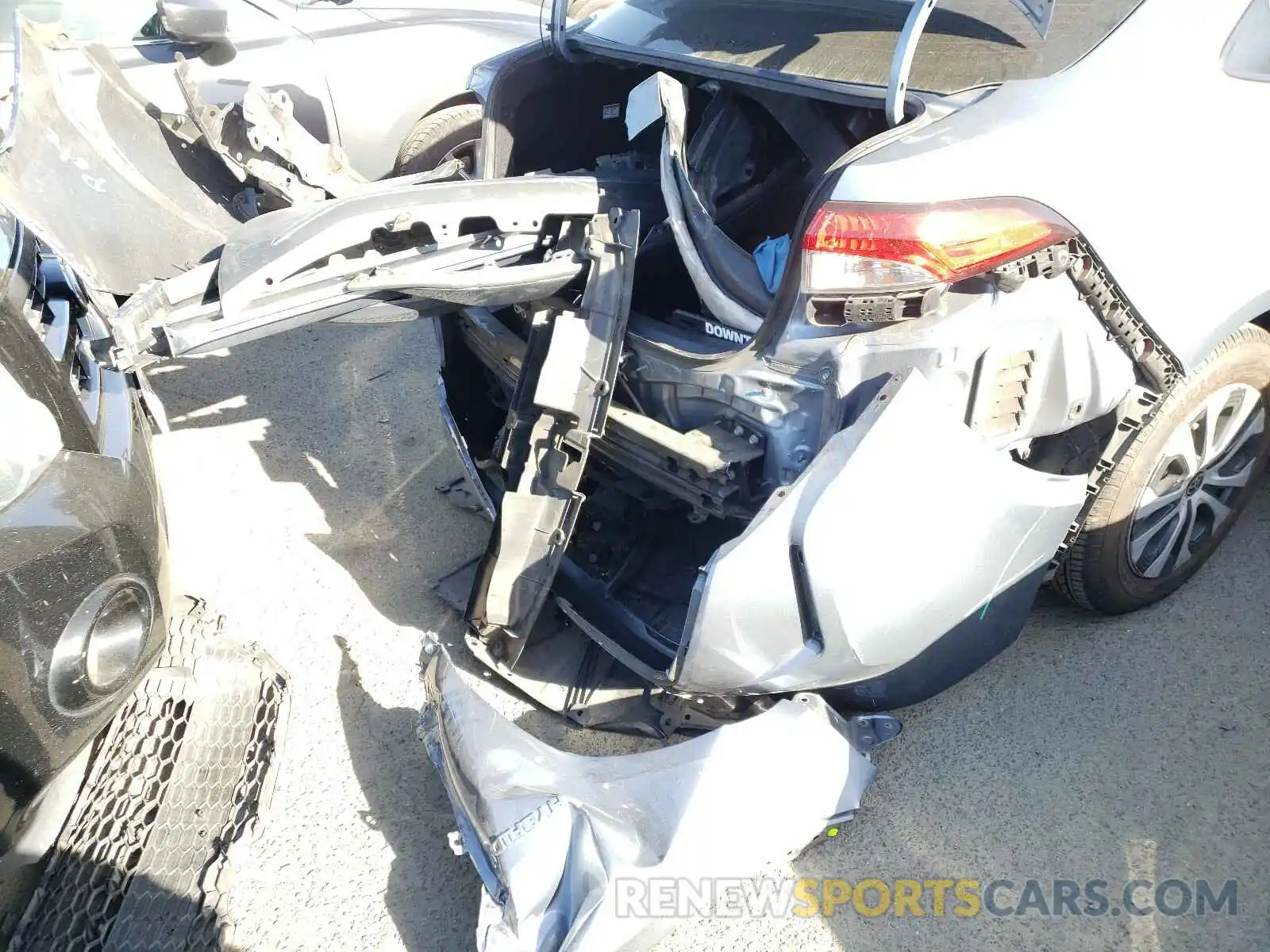 9 Photograph of a damaged car JTDEBRBE1LJ003498 TOYOTA COROLLA 2020