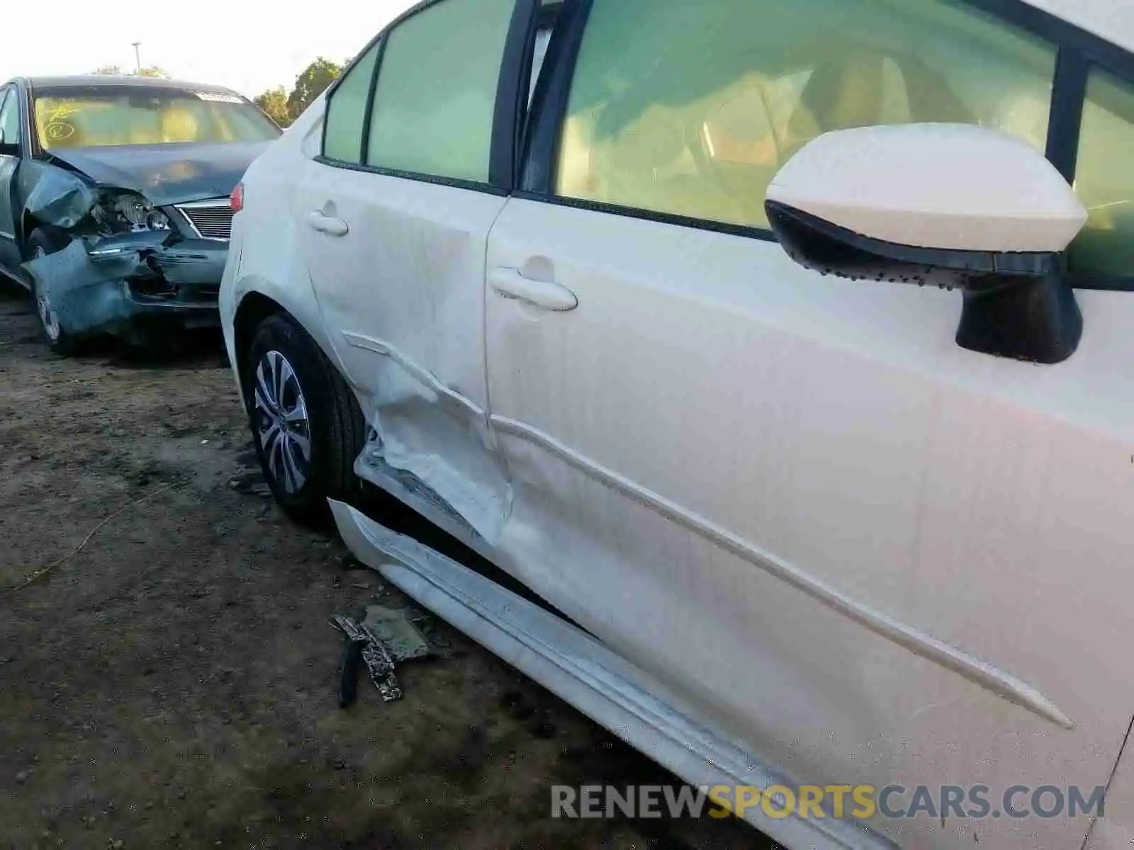 9 Photograph of a damaged car JTDEBRBE1LJ004117 TOYOTA COROLLA 2020