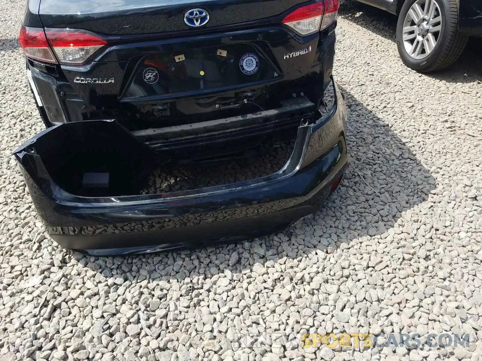 9 Photograph of a damaged car JTDEBRBE1LJ009415 TOYOTA COROLLA 2020