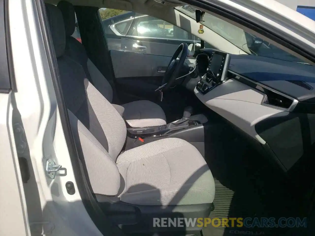 5 Photograph of a damaged car JTDEBRBE1LJ012475 TOYOTA COROLLA 2020