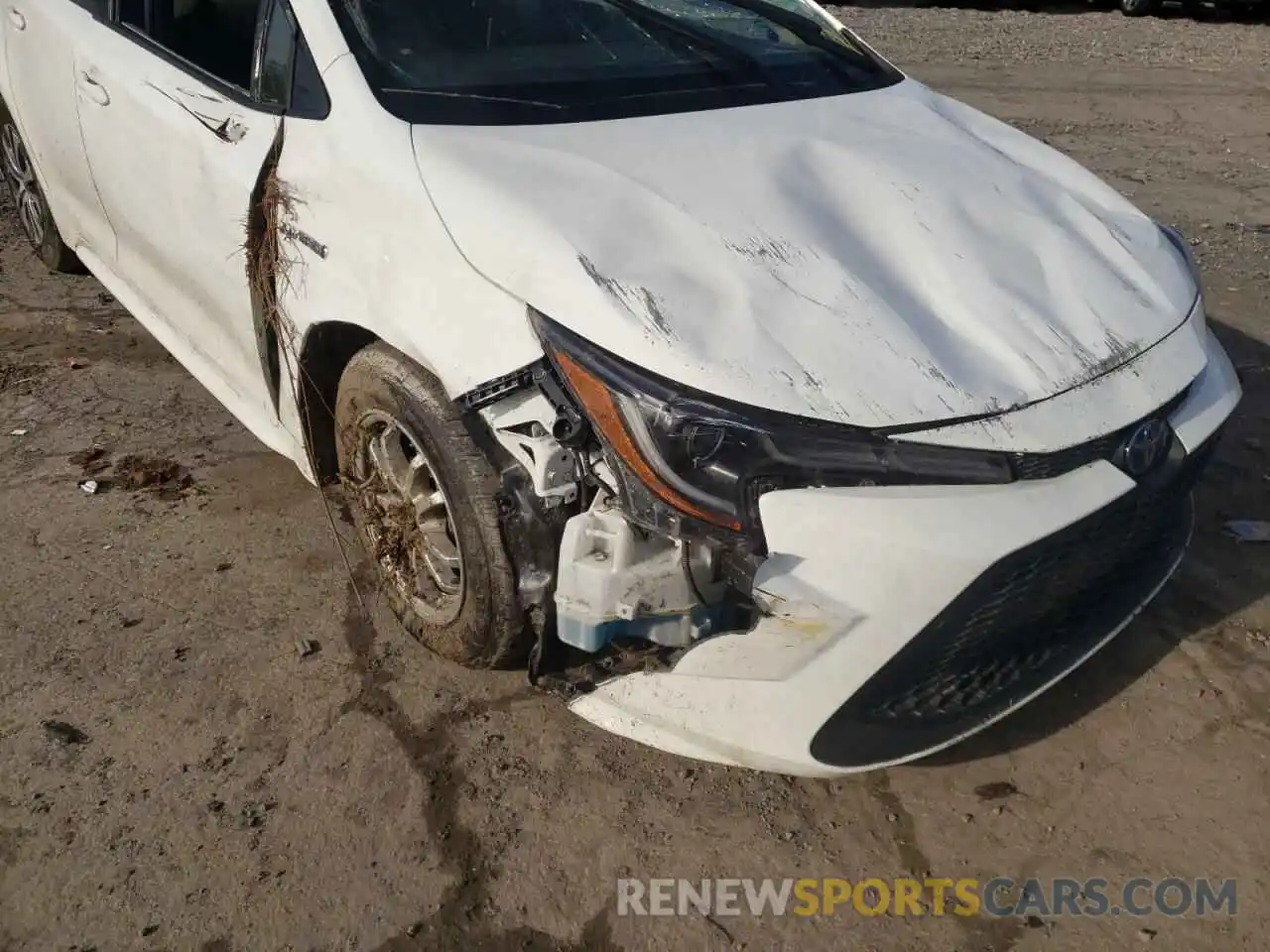 9 Photograph of a damaged car JTDEBRBE1LJ031205 TOYOTA COROLLA 2020