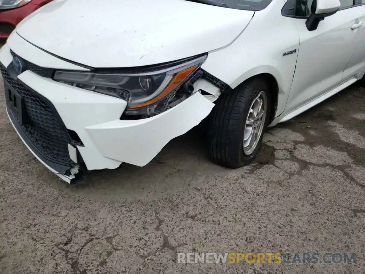 9 Photograph of a damaged car JTDEBRBE2LJ003185 TOYOTA COROLLA 2020