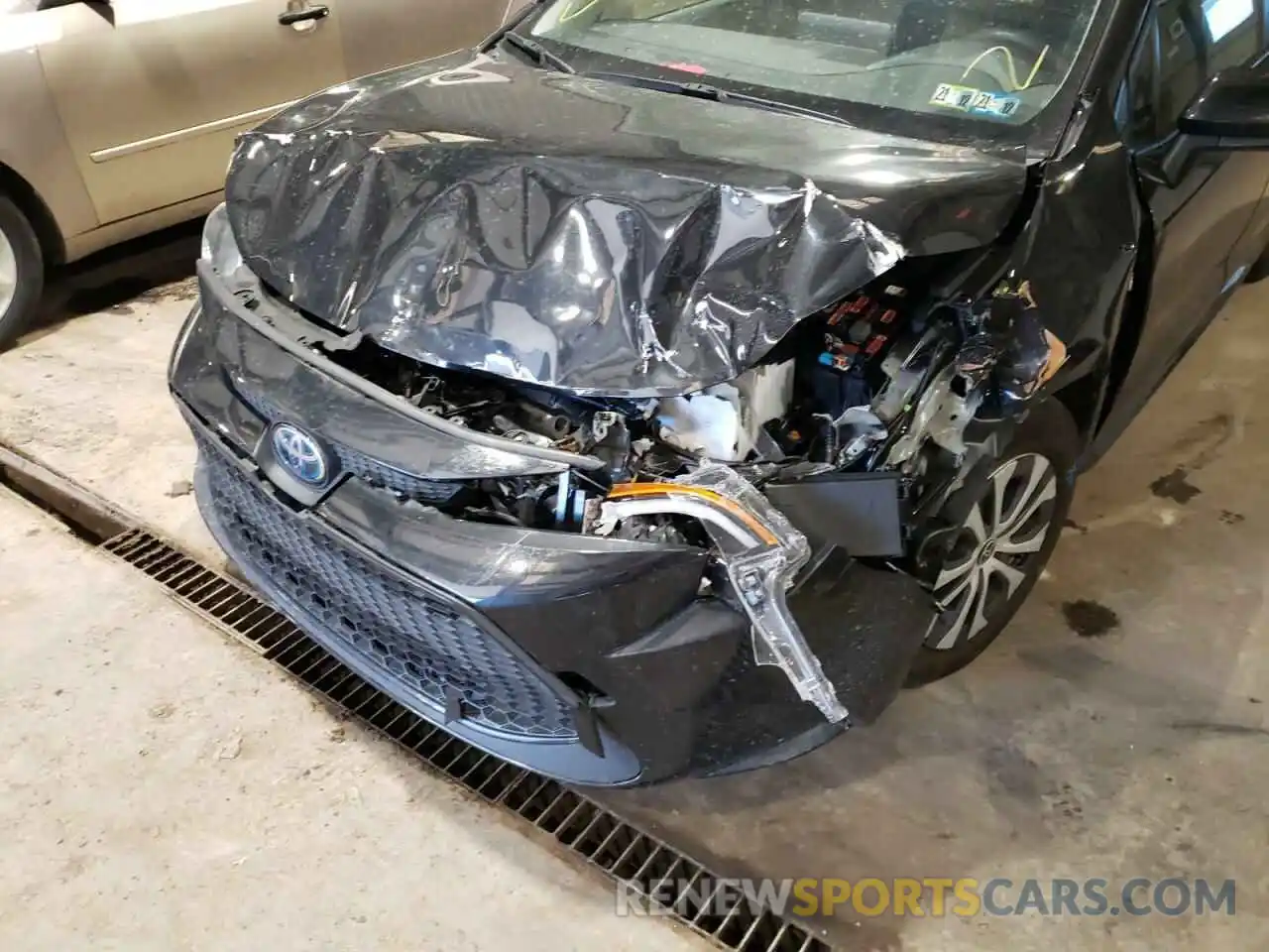 9 Photograph of a damaged car JTDEBRBE2LJ009133 TOYOTA COROLLA 2020