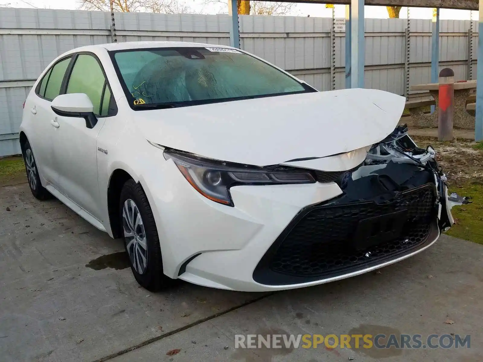 1 Photograph of a damaged car JTDEBRBE2LJ010637 TOYOTA COROLLA 2020