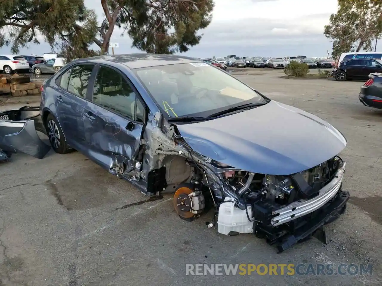 1 Photograph of a damaged car JTDEBRBE2LJ015384 TOYOTA COROLLA 2020