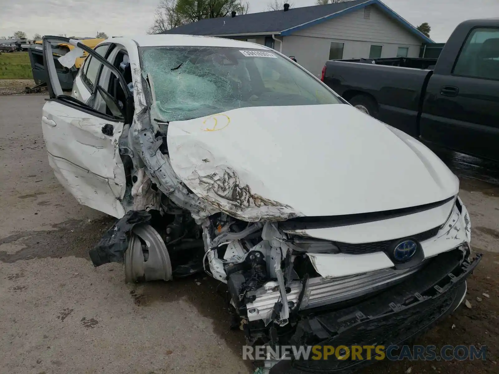 1 Photograph of a damaged car JTDEBRBE3LJ031271 TOYOTA COROLLA 2020