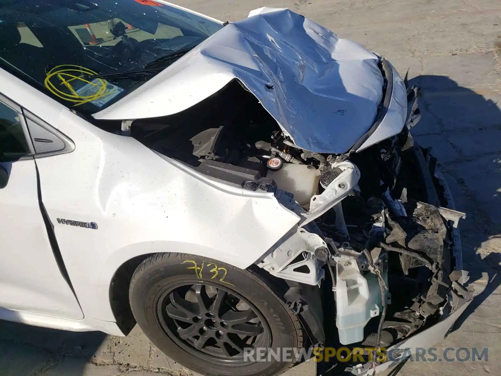 9 Photograph of a damaged car JTDEBRBE4LJ003317 TOYOTA COROLLA 2020