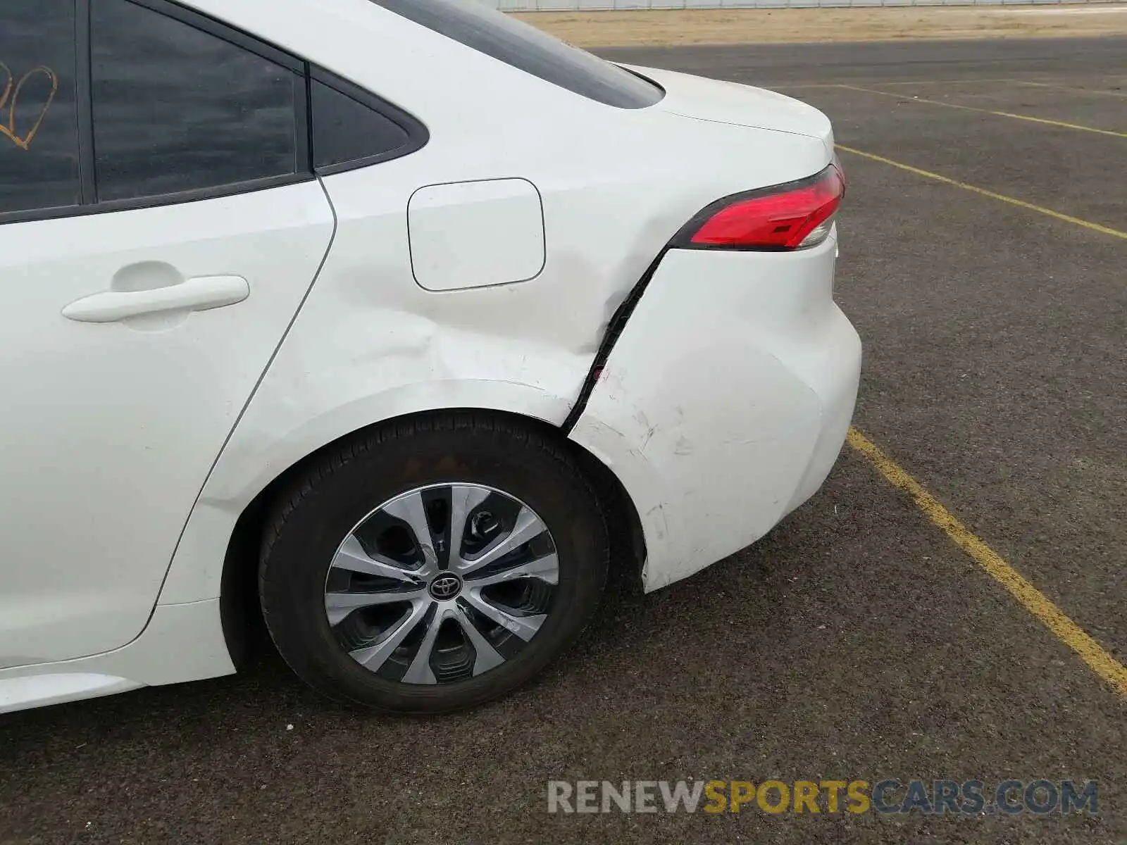 9 Photograph of a damaged car JTDEBRBE4LJ011577 TOYOTA COROLLA 2020