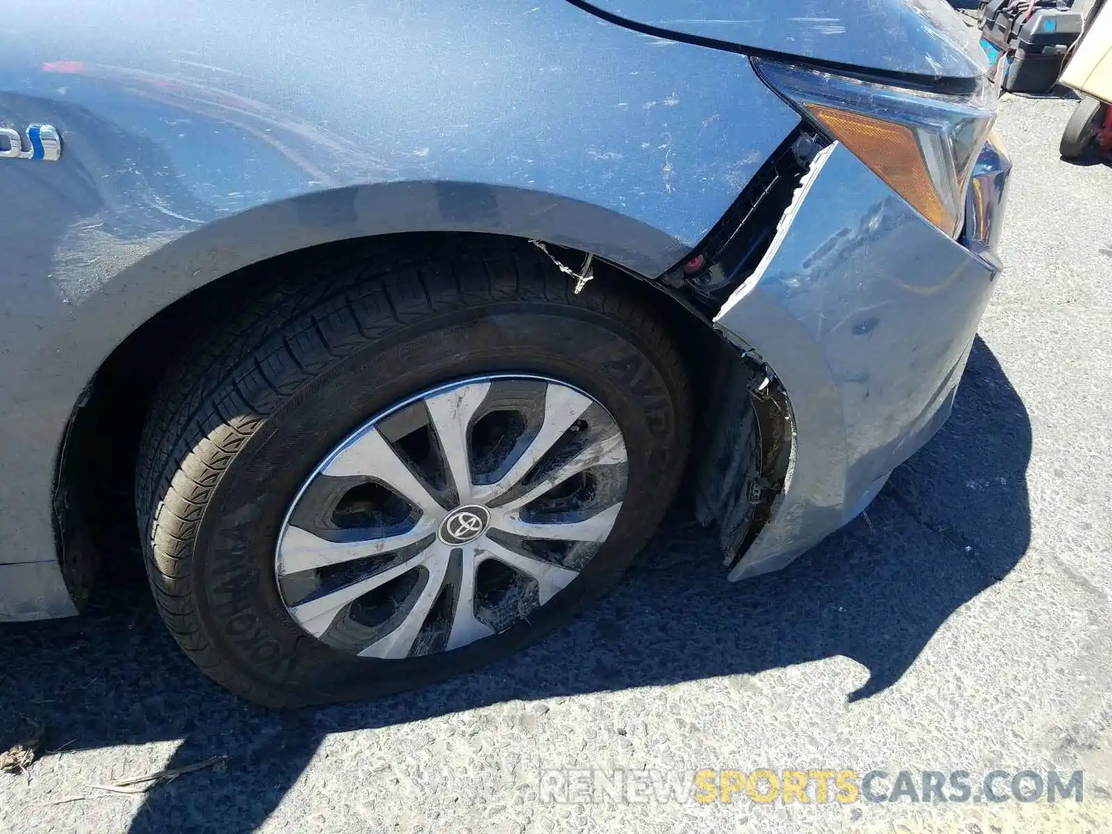 9 Photograph of a damaged car JTDEBRBE4LJ014835 TOYOTA COROLLA 2020