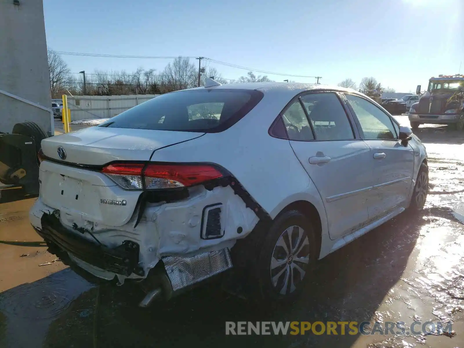 4 Photograph of a damaged car JTDEBRBE4LJ018870 TOYOTA COROLLA 2020