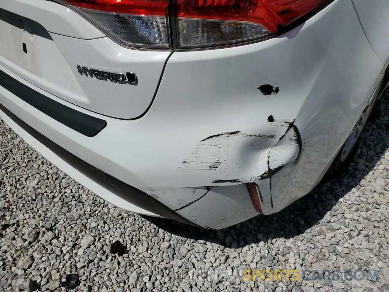 9 Photograph of a damaged car JTDEBRBE4LJ019548 TOYOTA COROLLA 2020