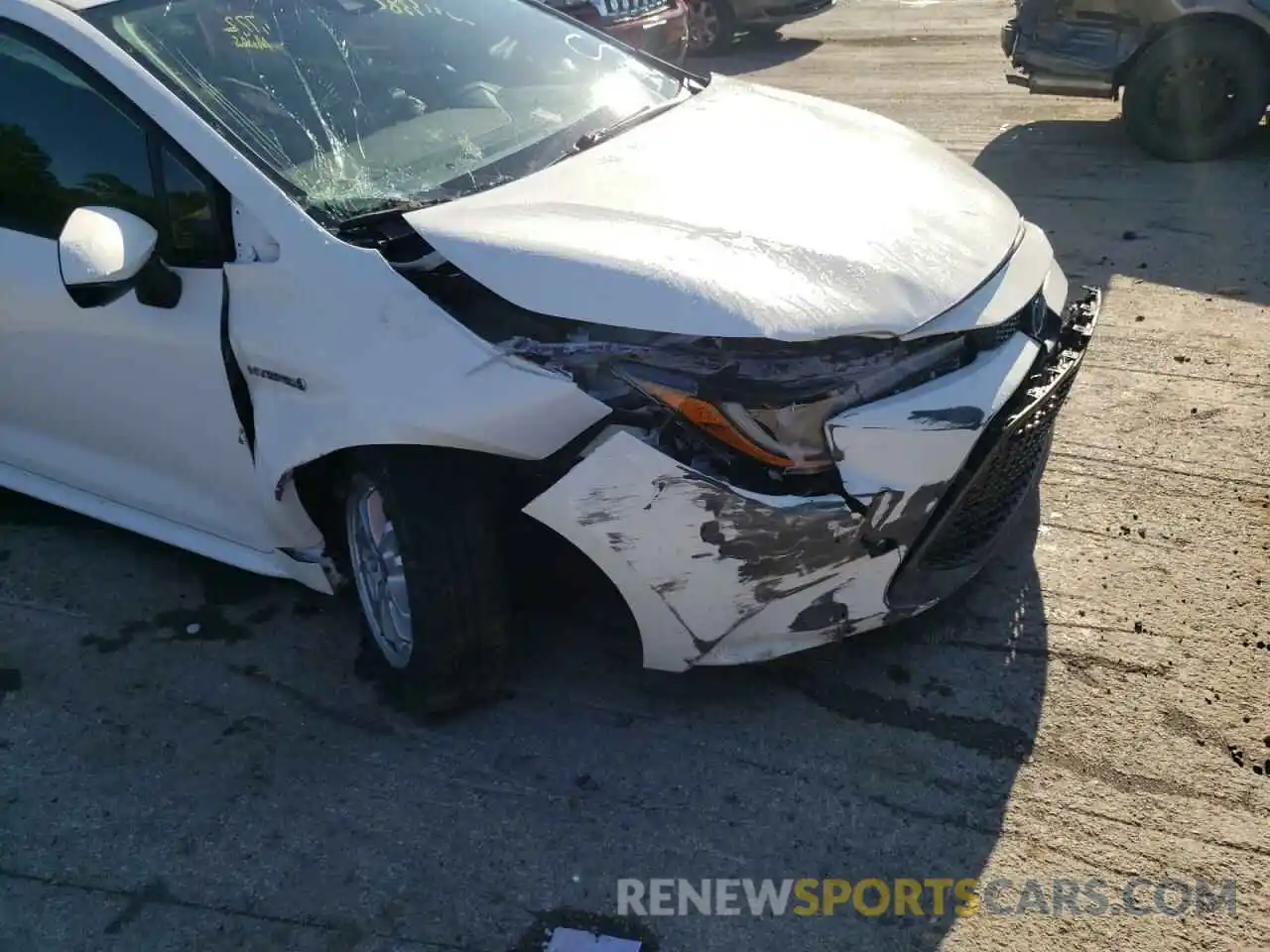 9 Photograph of a damaged car JTDEBRBE4LJ020635 TOYOTA COROLLA 2020