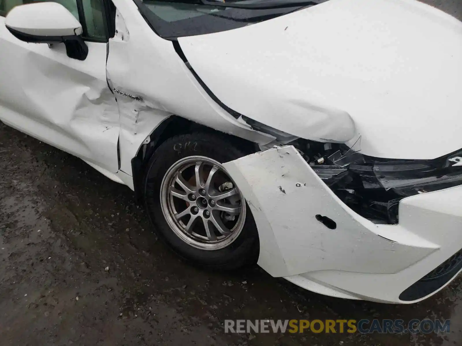 9 Photograph of a damaged car JTDEBRBE4LJ025012 TOYOTA COROLLA 2020