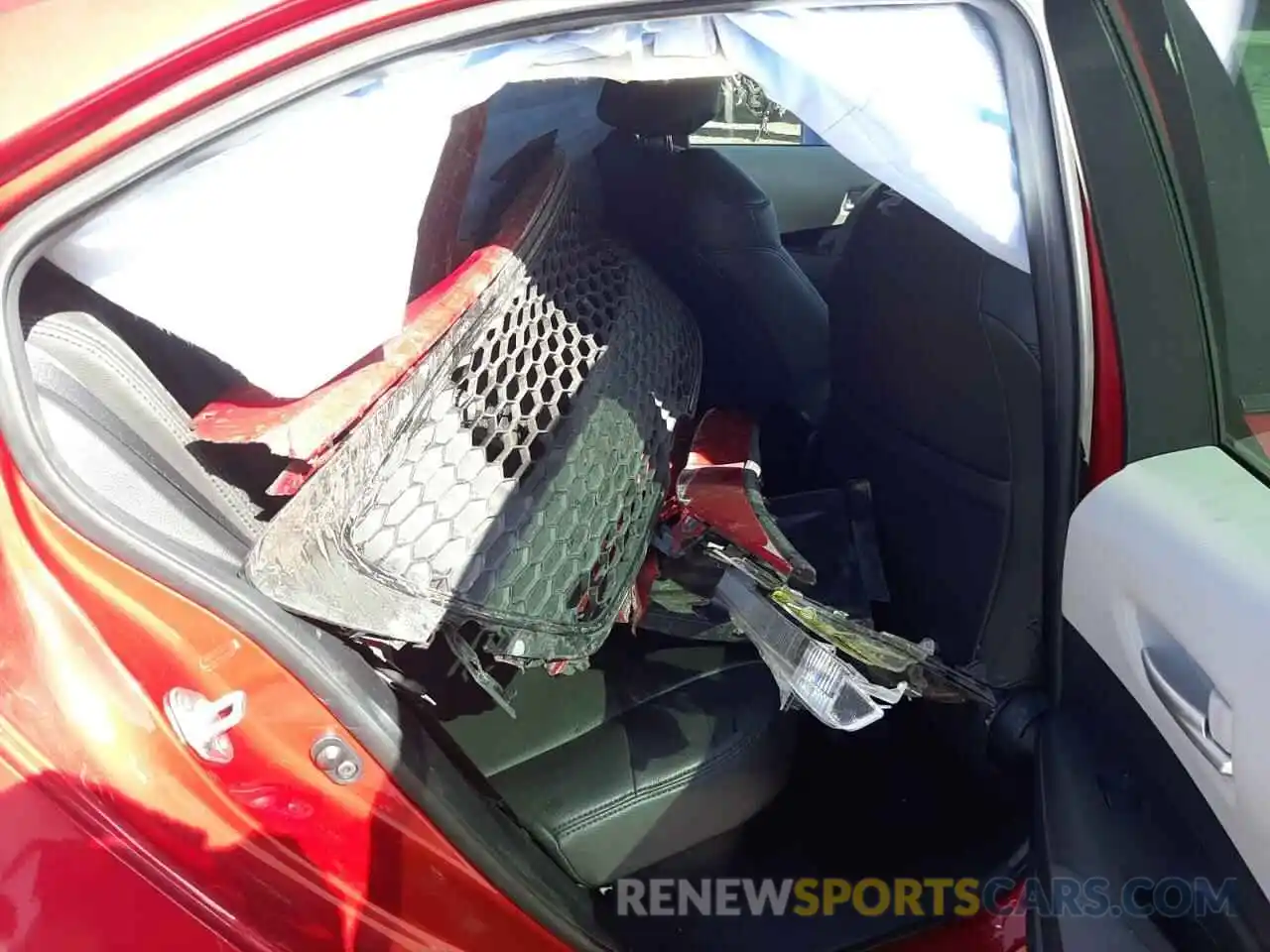 6 Photograph of a damaged car JTDEBRBE5LJ000572 TOYOTA COROLLA 2020