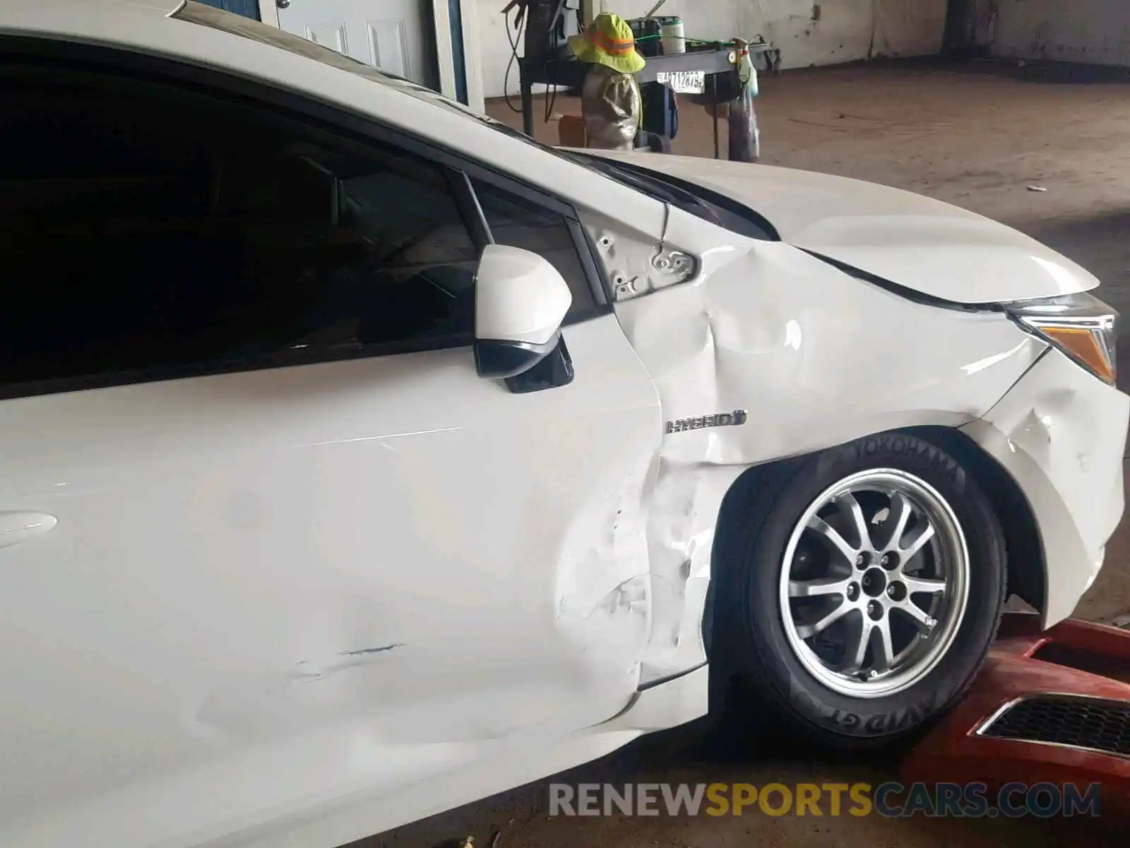 9 Photograph of a damaged car JTDEBRBE5LJ002113 TOYOTA COROLLA 2020