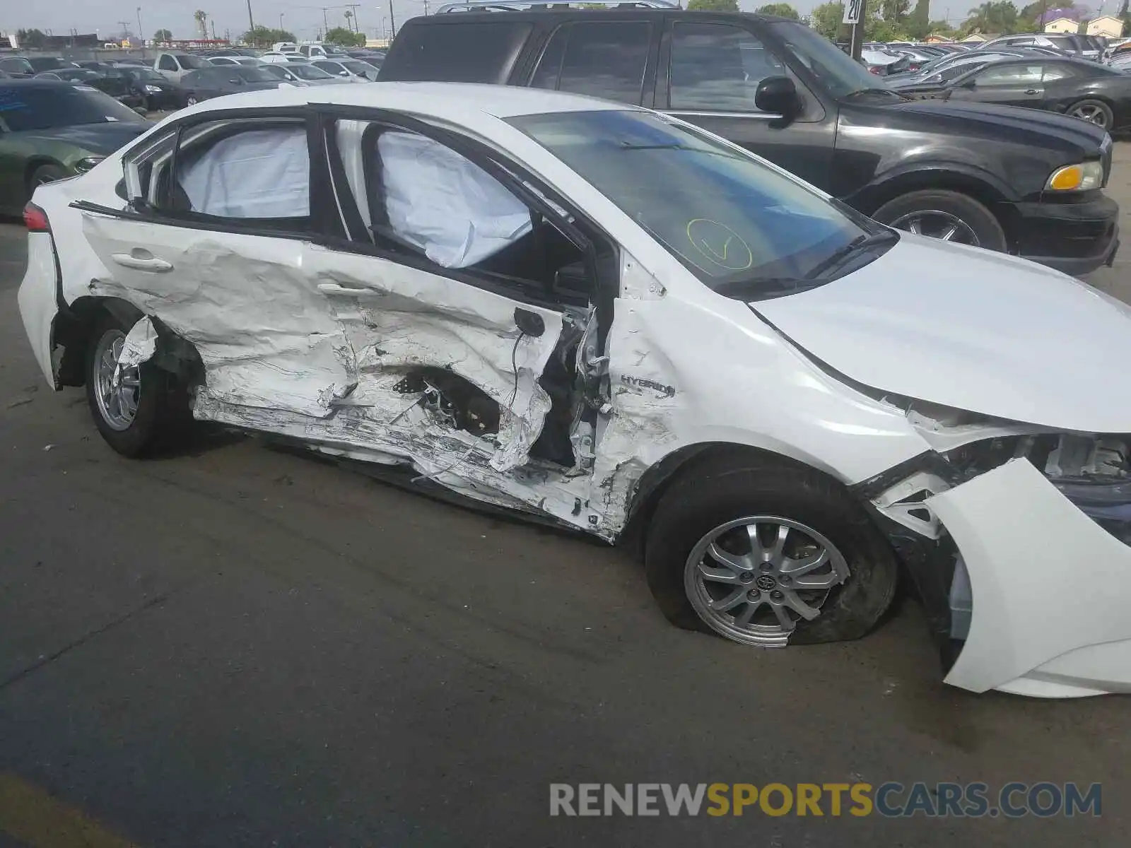 9 Photograph of a damaged car JTDEBRBE5LJ002421 TOYOTA COROLLA 2020