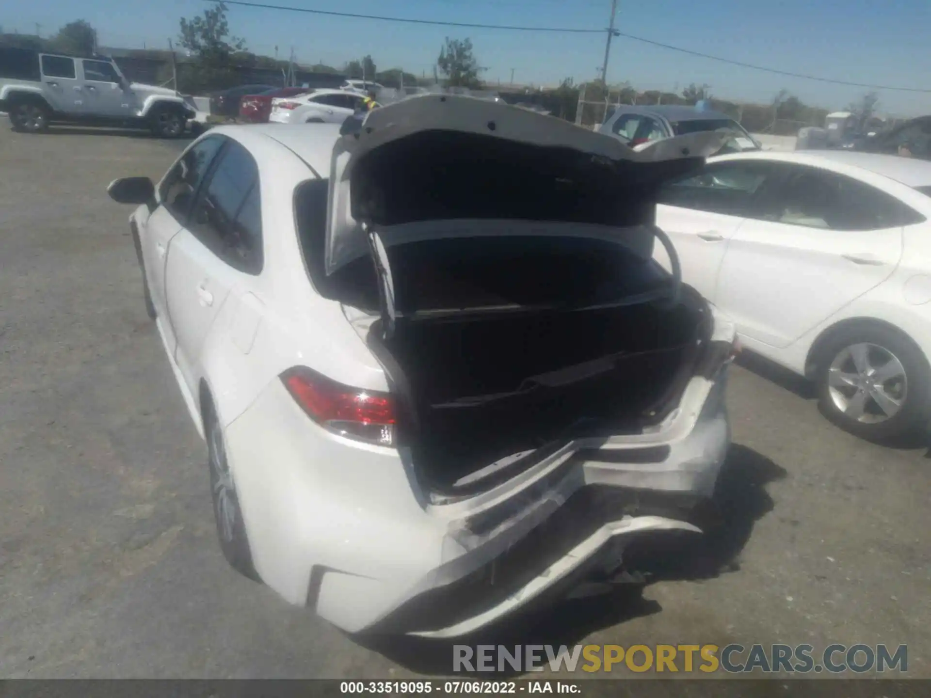 6 Photograph of a damaged car JTDEBRBE5LJ008817 TOYOTA COROLLA 2020