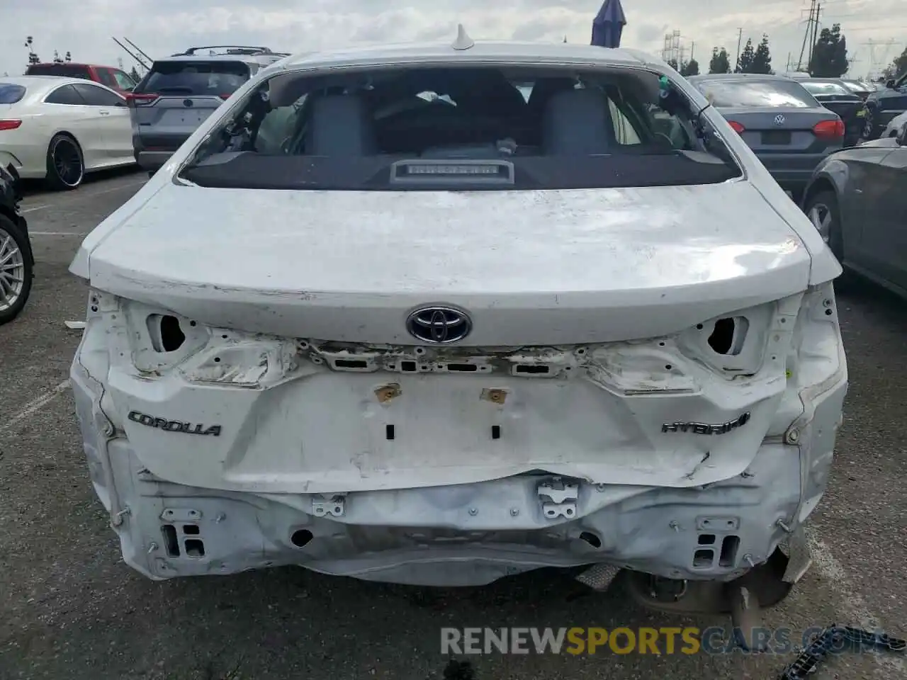 6 Photograph of a damaged car JTDEBRBE5LJ011068 TOYOTA COROLLA 2020