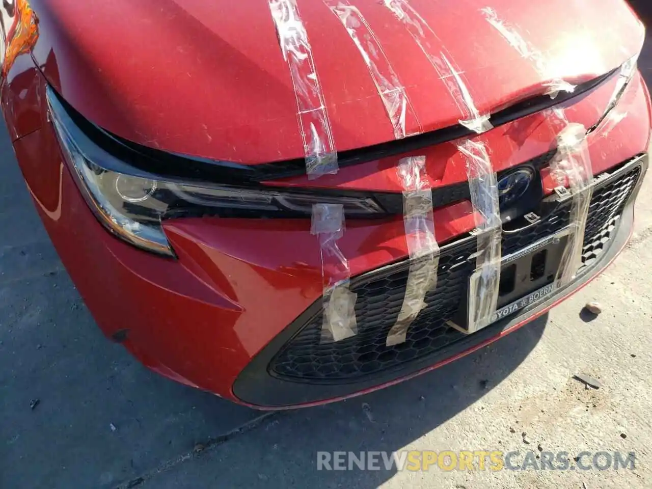 9 Photograph of a damaged car JTDEBRBE5LJ011216 TOYOTA COROLLA 2020