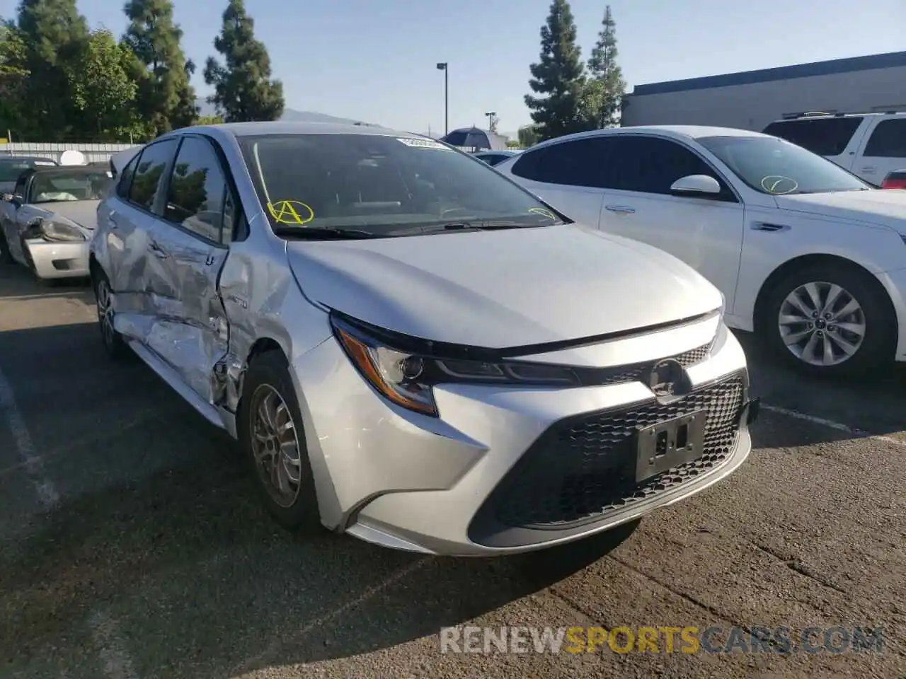 1 Photograph of a damaged car JTDEBRBE5LJ013855 TOYOTA COROLLA 2020