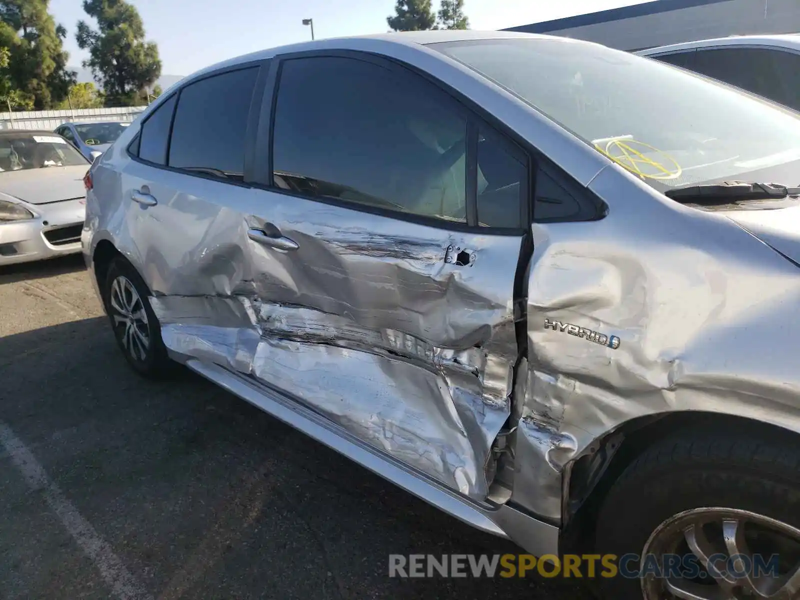 9 Photograph of a damaged car JTDEBRBE5LJ013855 TOYOTA COROLLA 2020