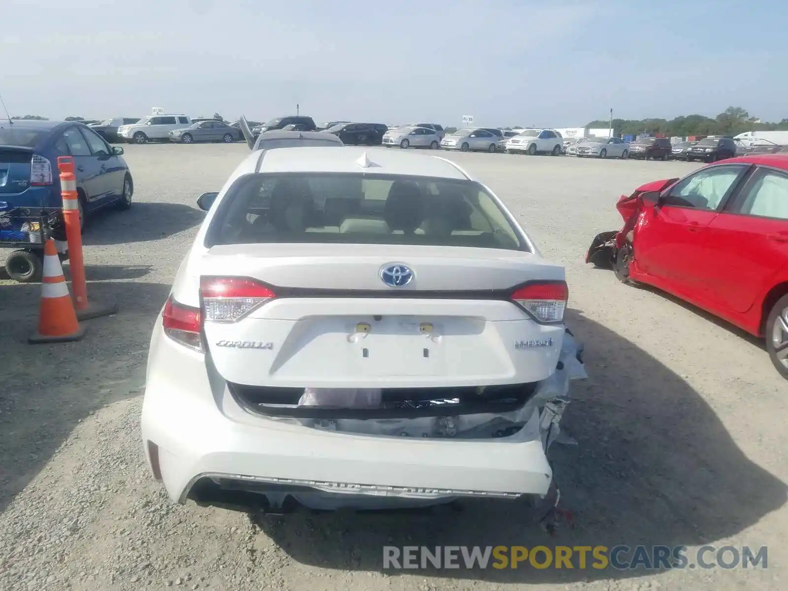 9 Photograph of a damaged car JTDEBRBE5LJ014181 TOYOTA COROLLA 2020