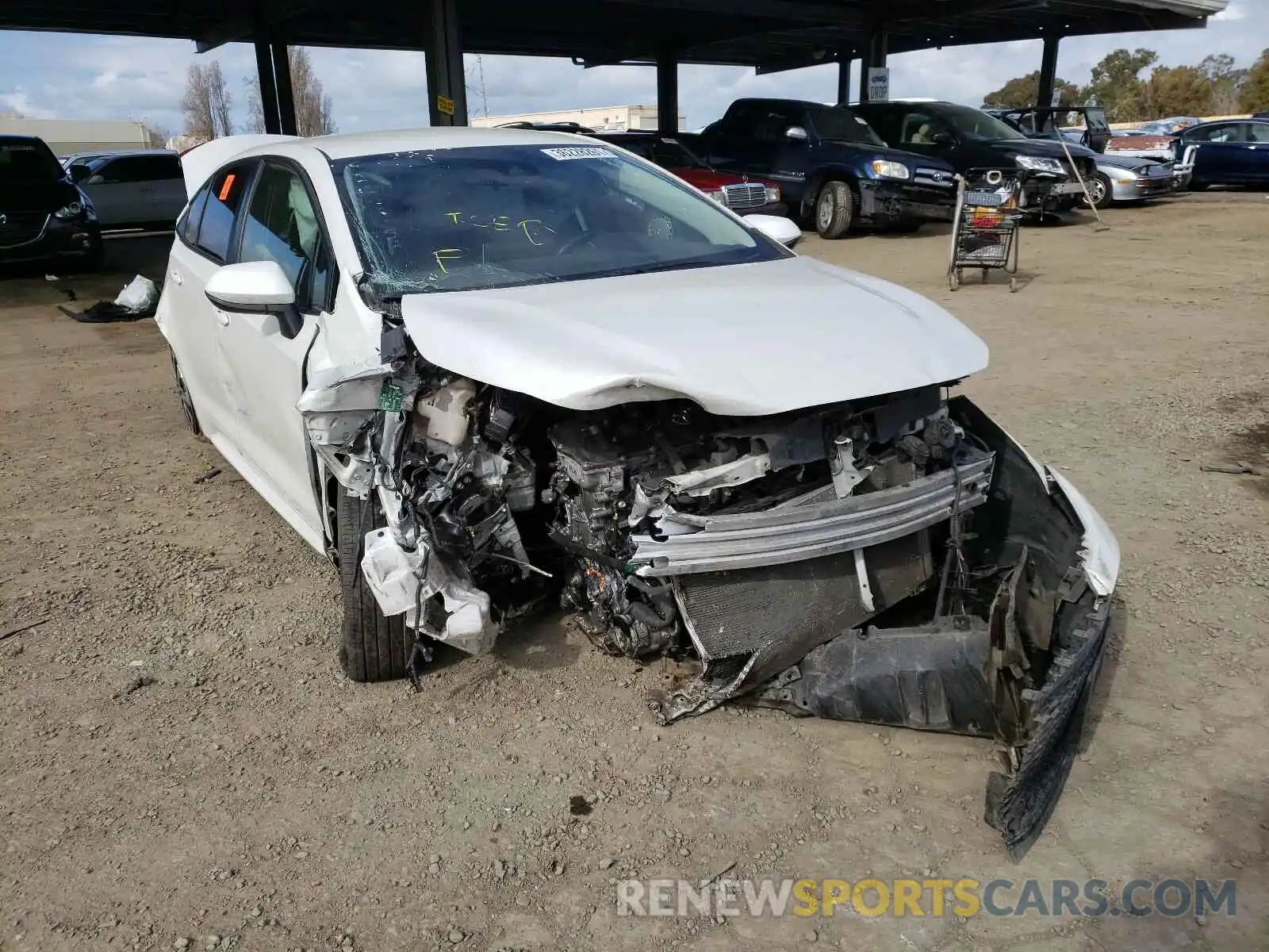 1 Photograph of a damaged car JTDEBRBE5LJ014374 TOYOTA COROLLA 2020