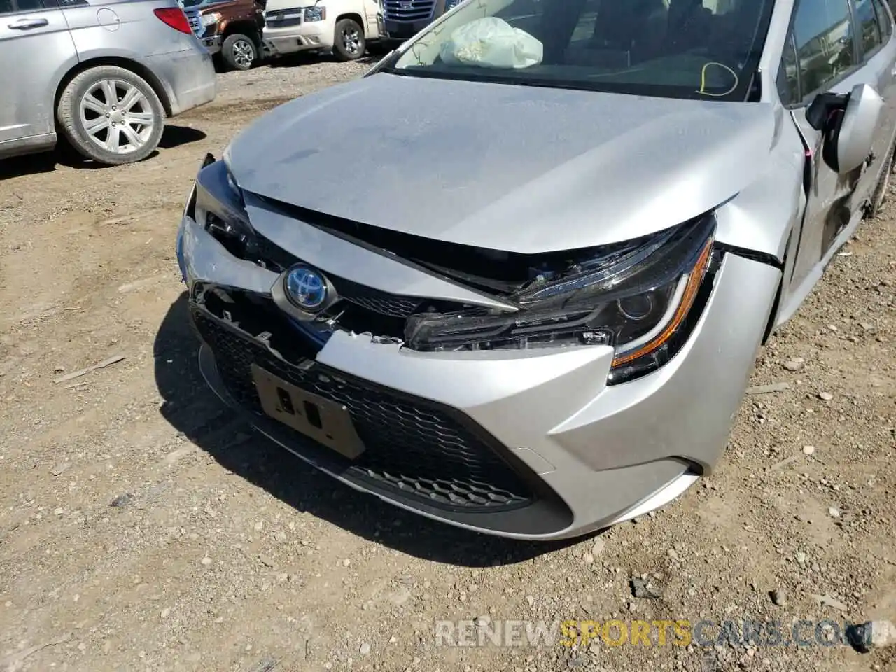 9 Photograph of a damaged car JTDEBRBE5LJ015993 TOYOTA COROLLA 2020