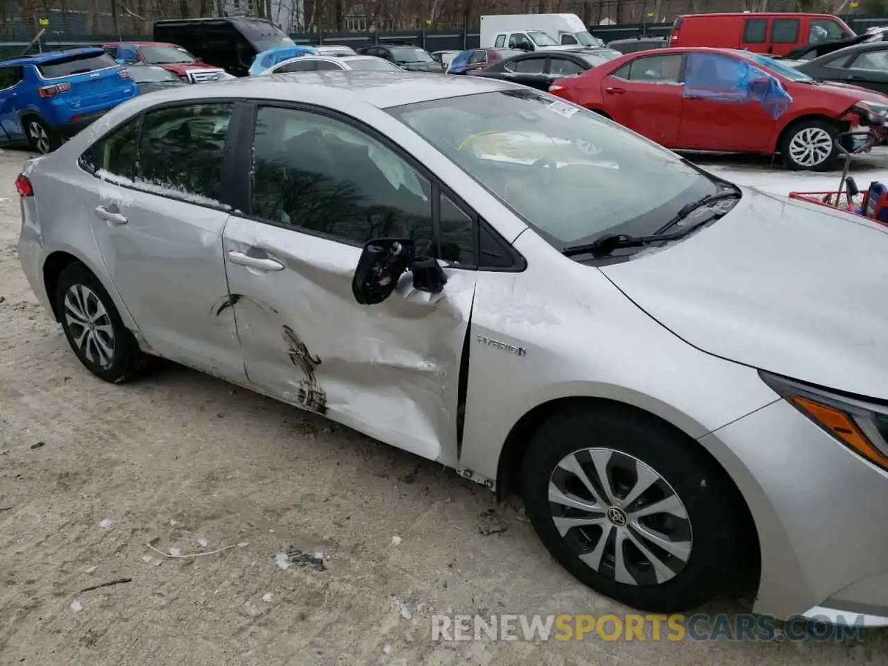 9 Photograph of a damaged car JTDEBRBE5LJ019137 TOYOTA COROLLA 2020