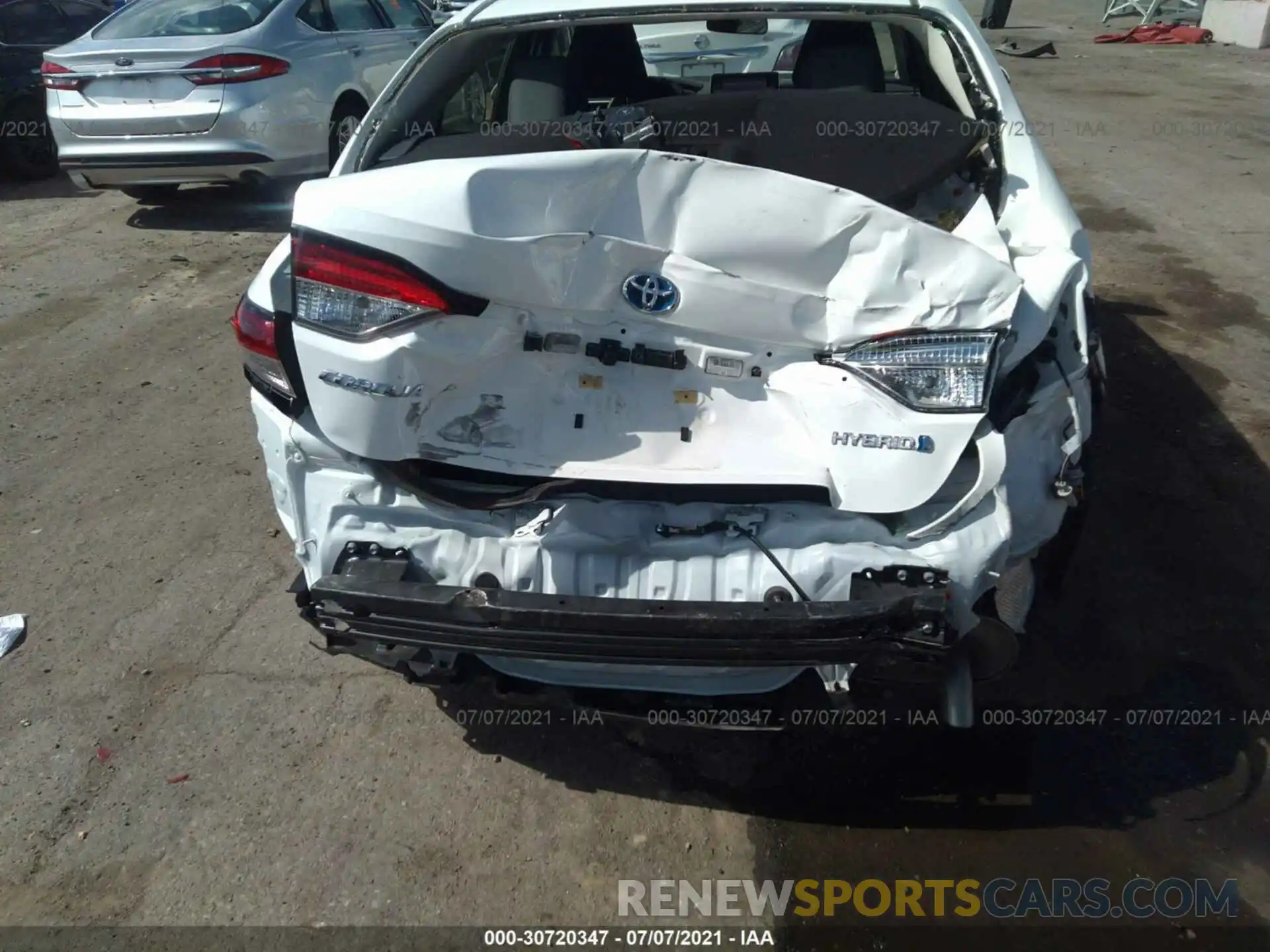 6 Photograph of a damaged car JTDEBRBE5LJ021695 TOYOTA COROLLA 2020