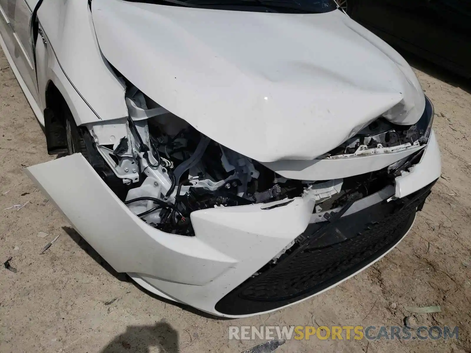 9 Photograph of a damaged car JTDEBRBE5LJ023771 TOYOTA COROLLA 2020