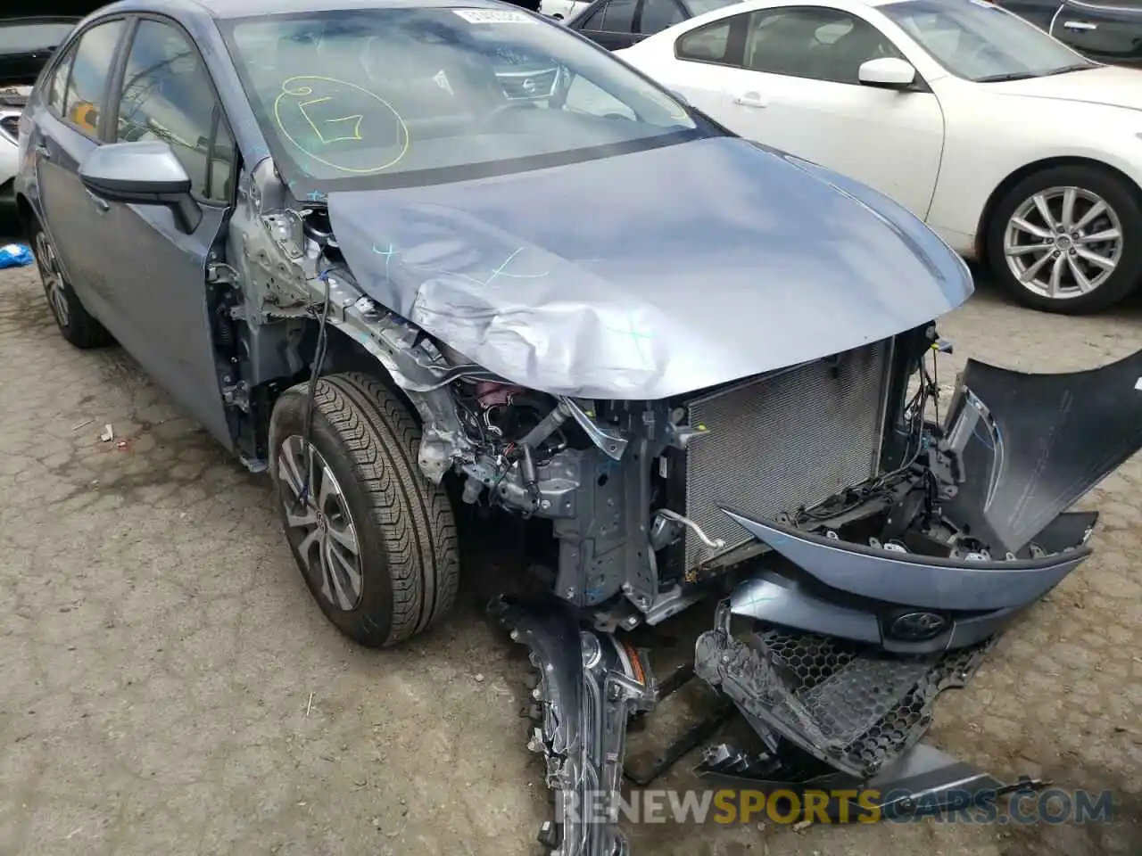 9 Photograph of a damaged car JTDEBRBE5LJ029408 TOYOTA COROLLA 2020