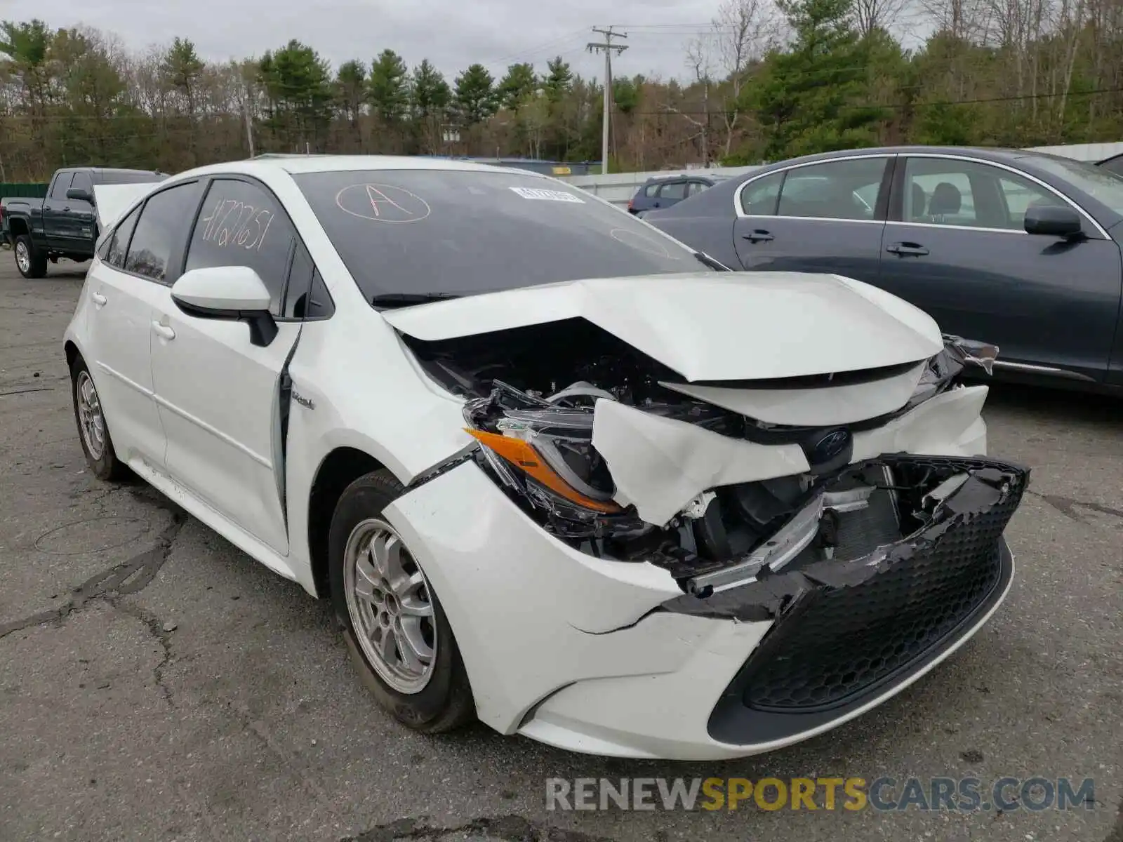 1 Photograph of a damaged car JTDEBRBE6LJ013007 TOYOTA COROLLA 2020