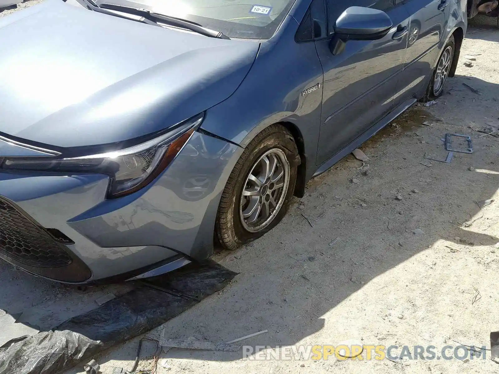 9 Photograph of a damaged car JTDEBRBE6LJ016893 TOYOTA COROLLA 2020